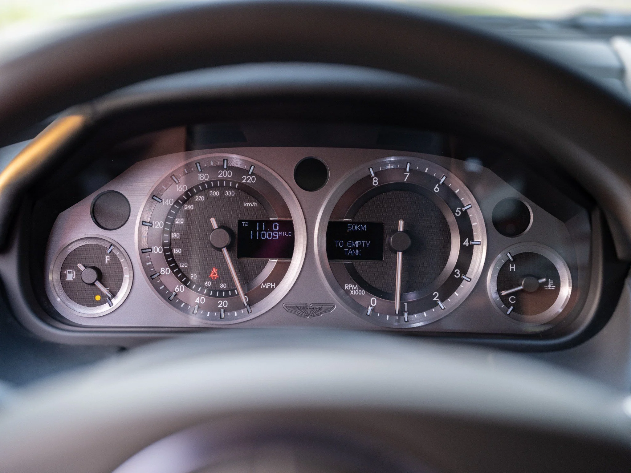 aston_martin_interior_02_web.jpg (Copy)