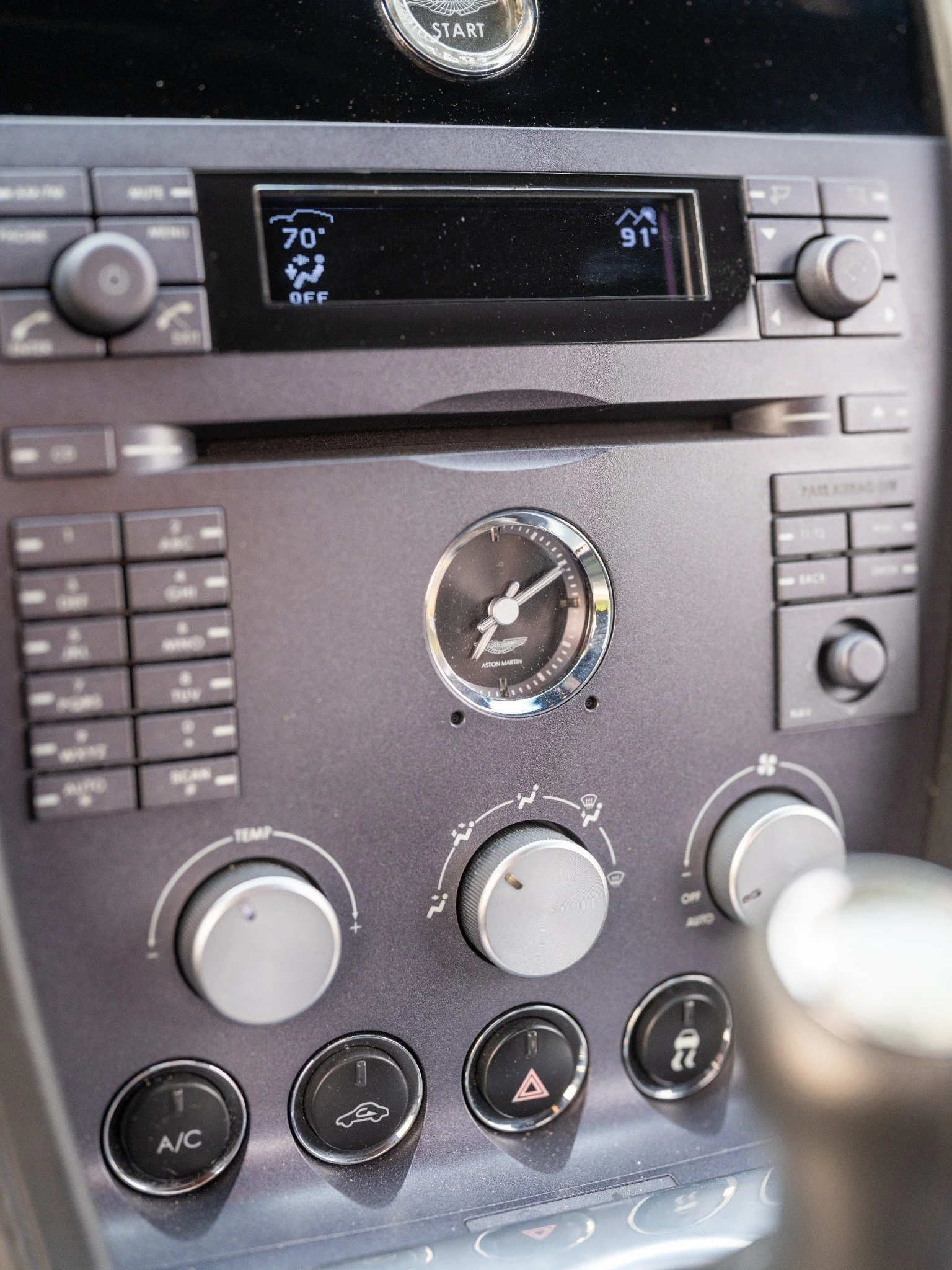 aston_martin_interior_01_web.jpg (Copy)