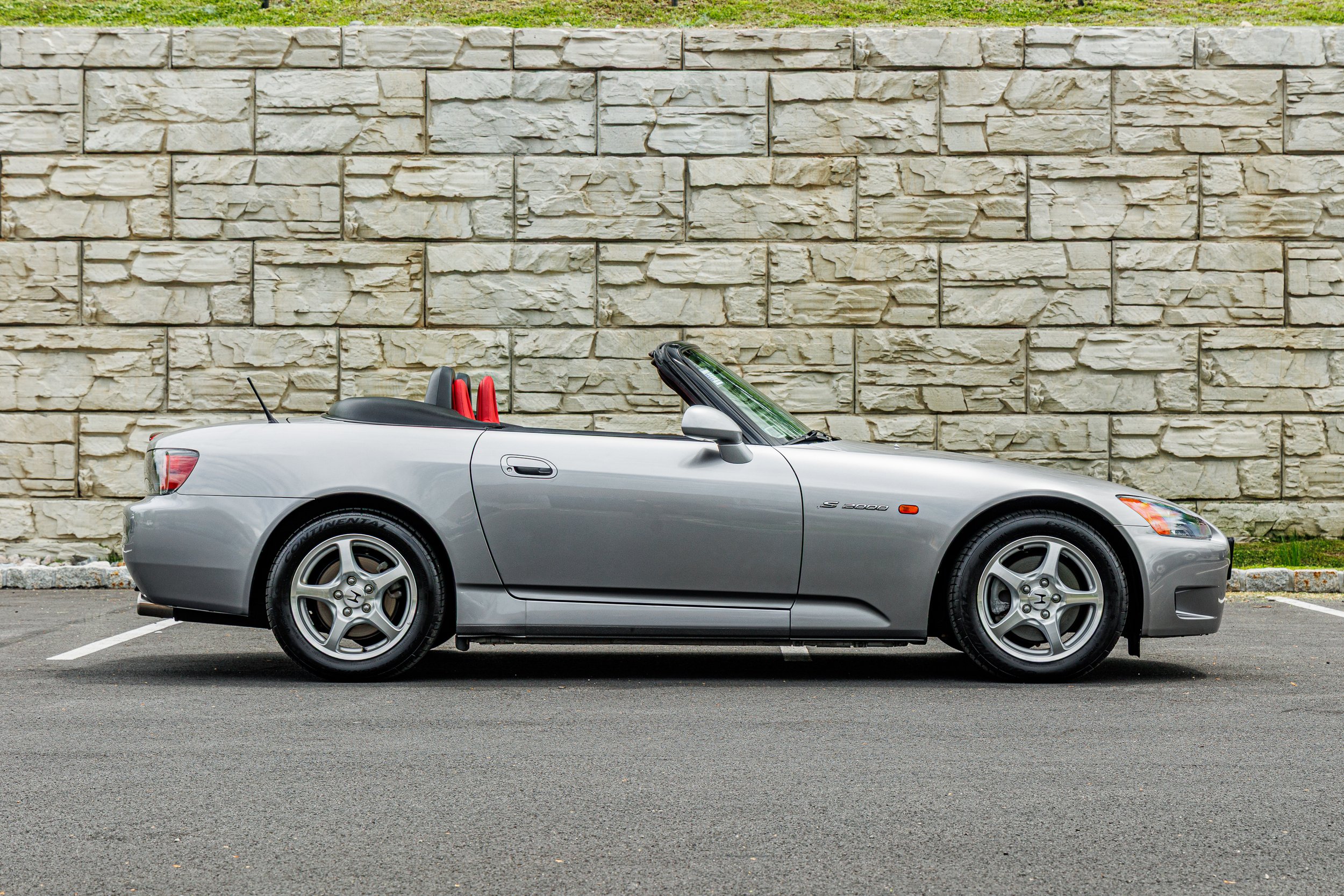 S2000-006.jpg