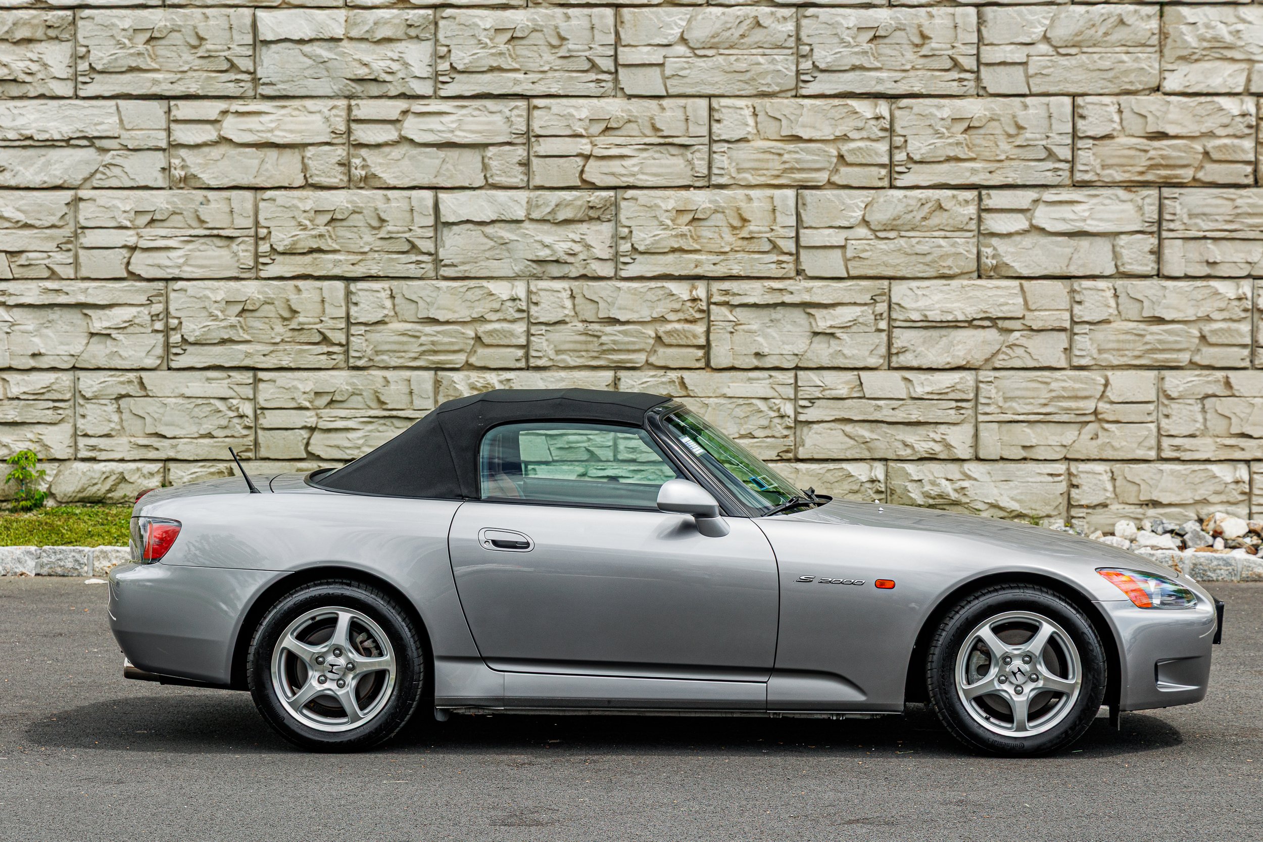 S2000-027.jpg