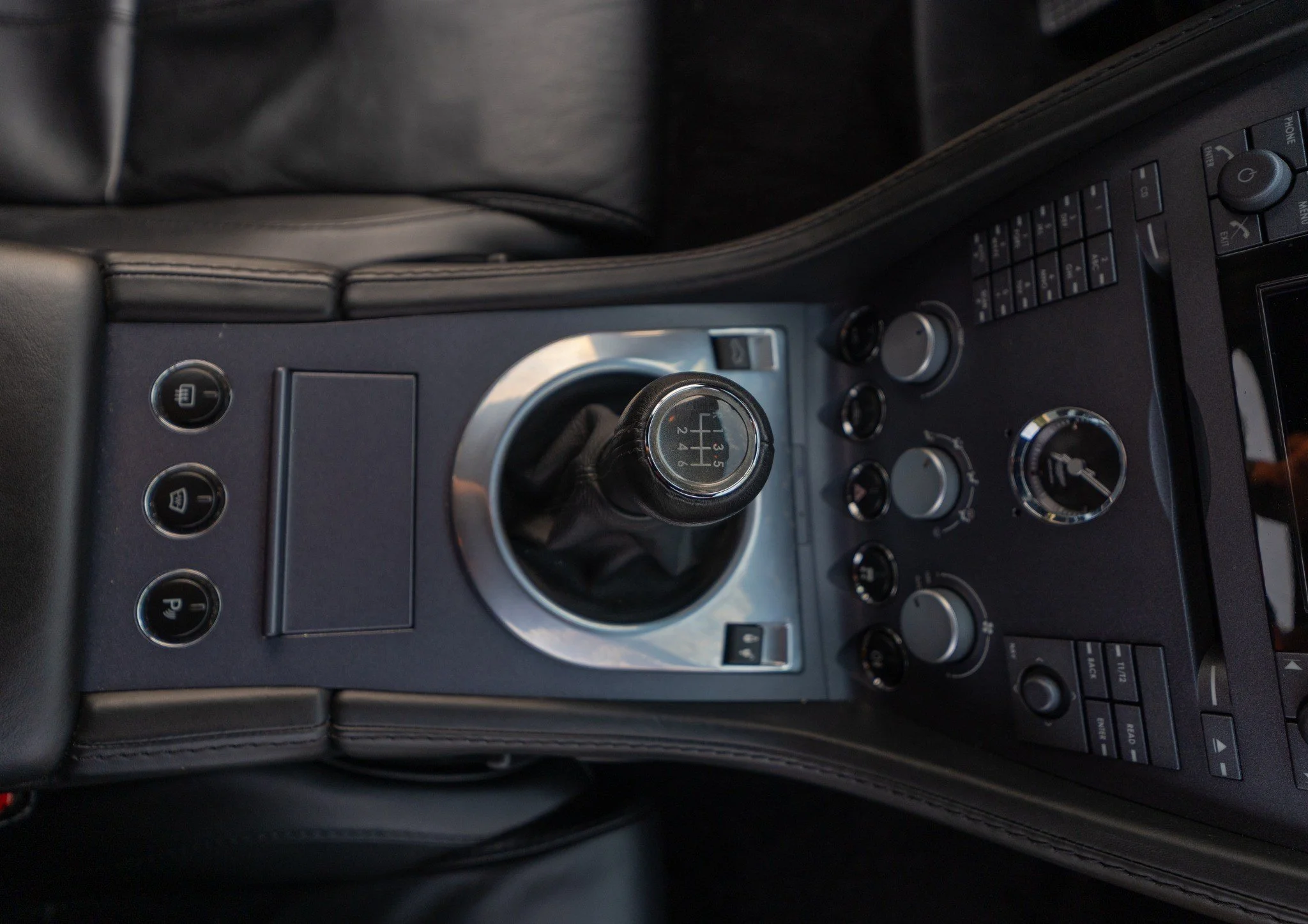 aston_martin_interior_08_web.jpg (Copy)