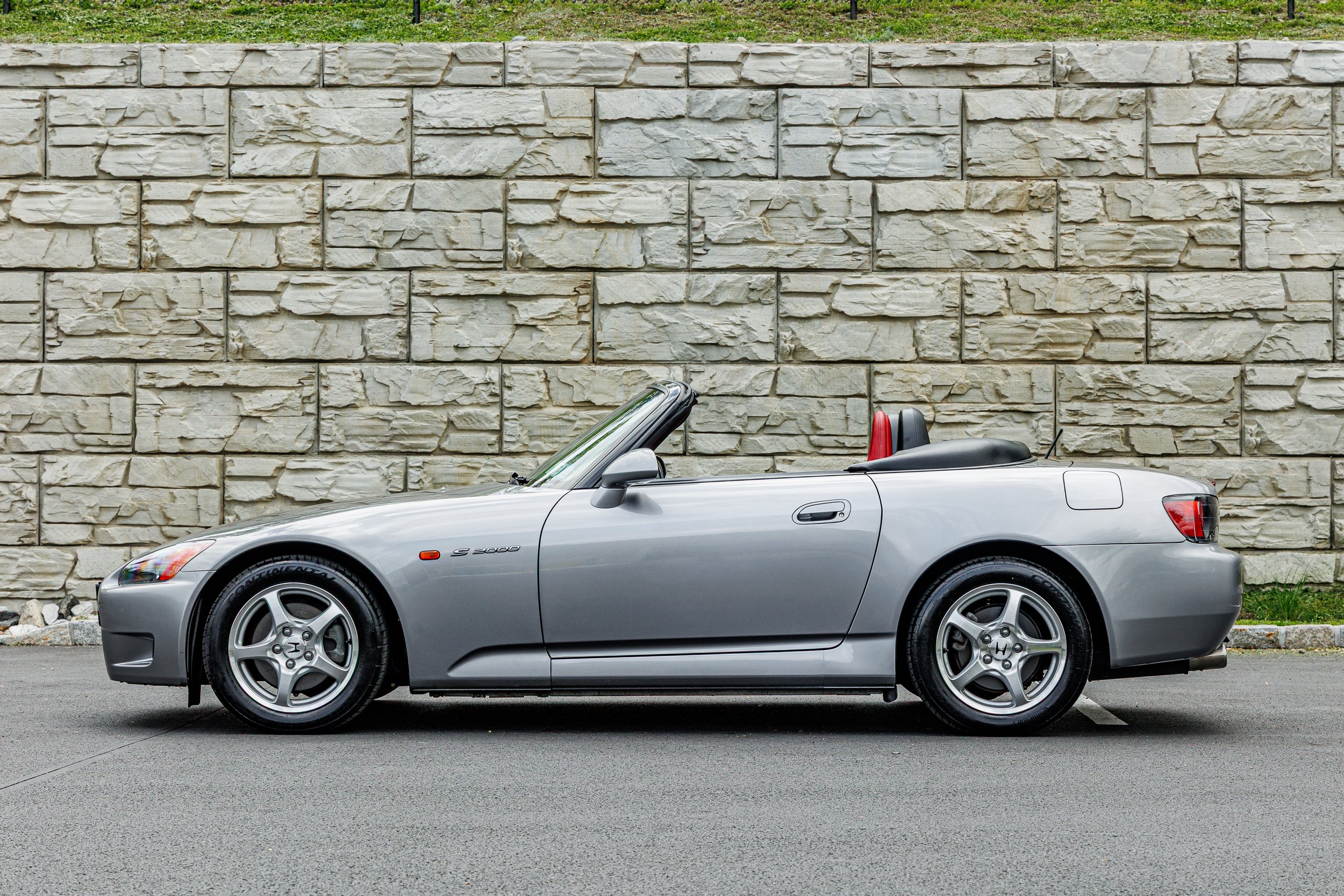 S2000-018.jpg
