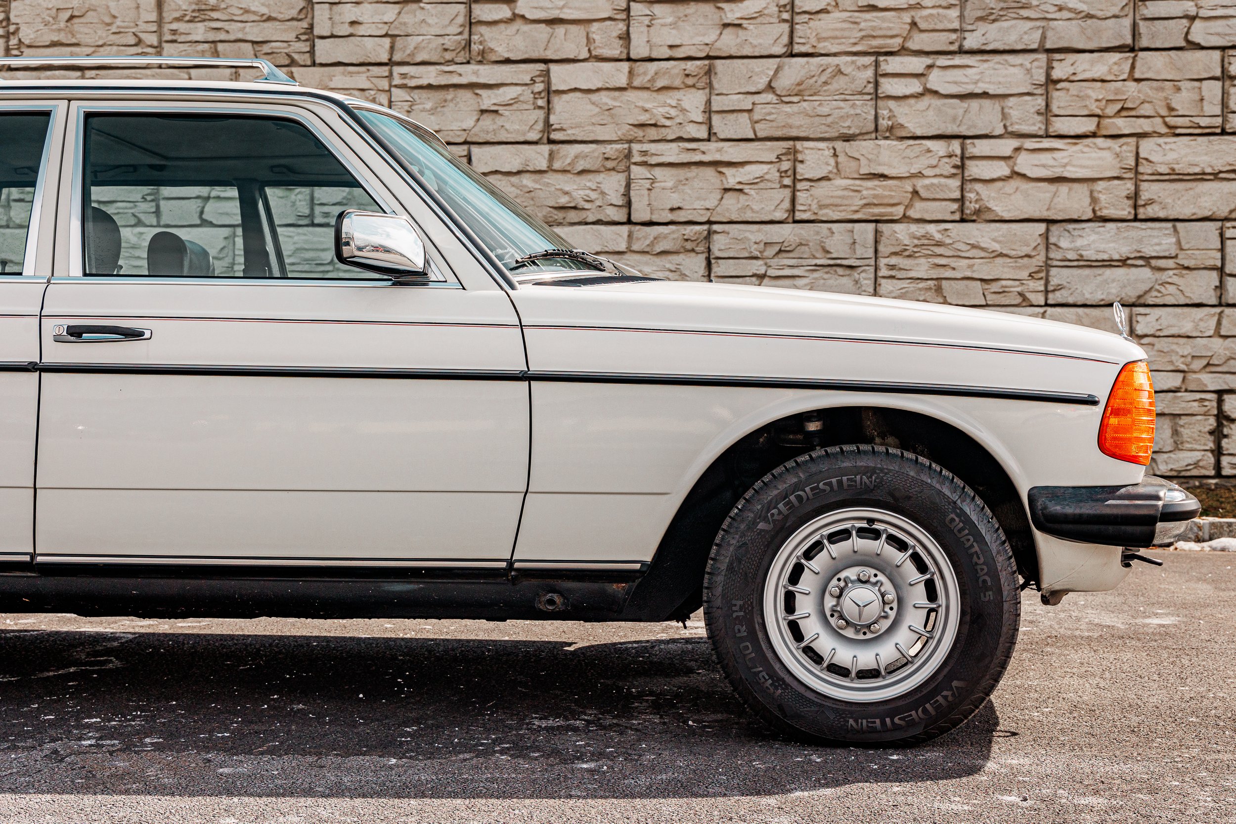 Mercedes 300TD-026.jpg
