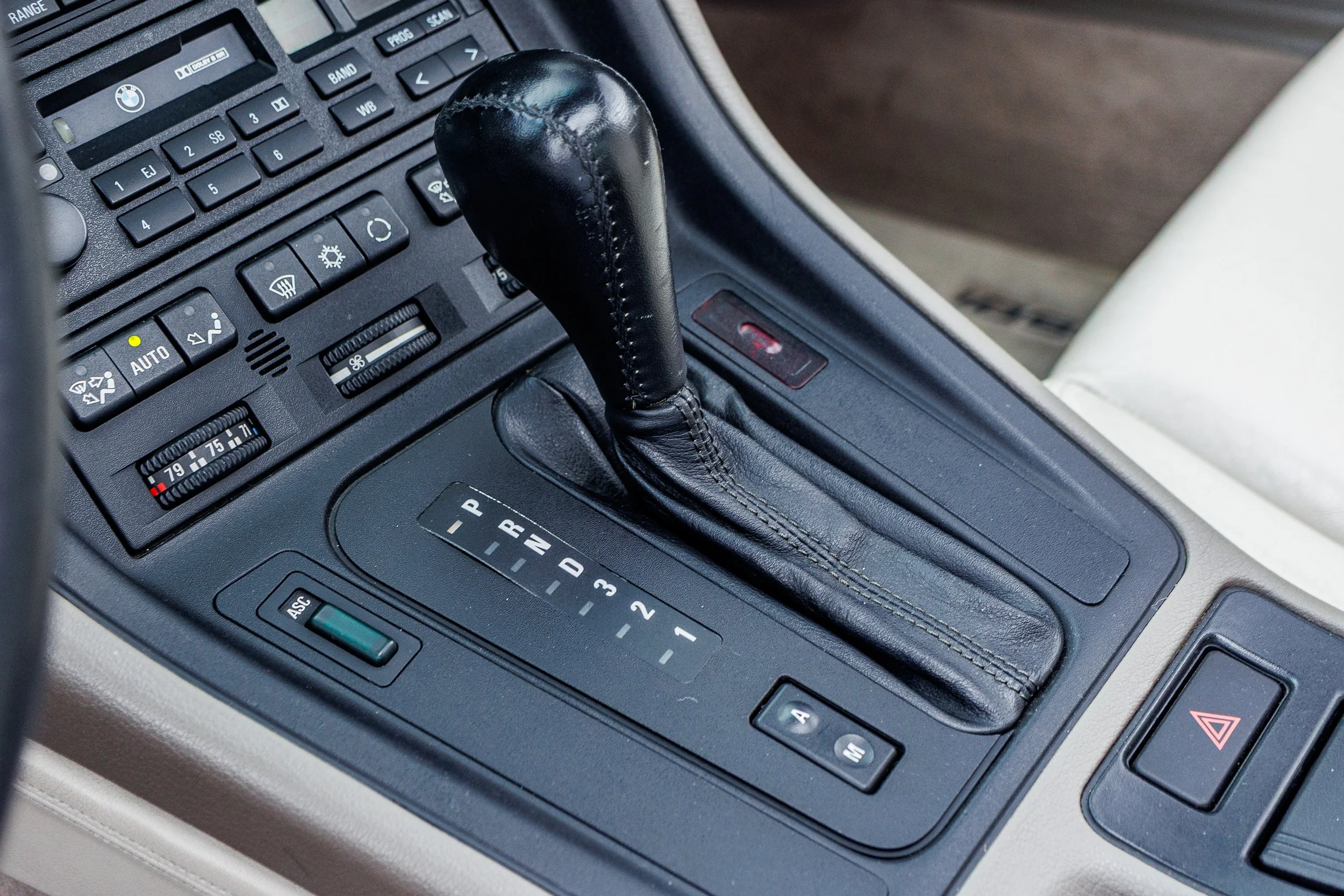 SST-25-15 - BMW 850i-205.jpg