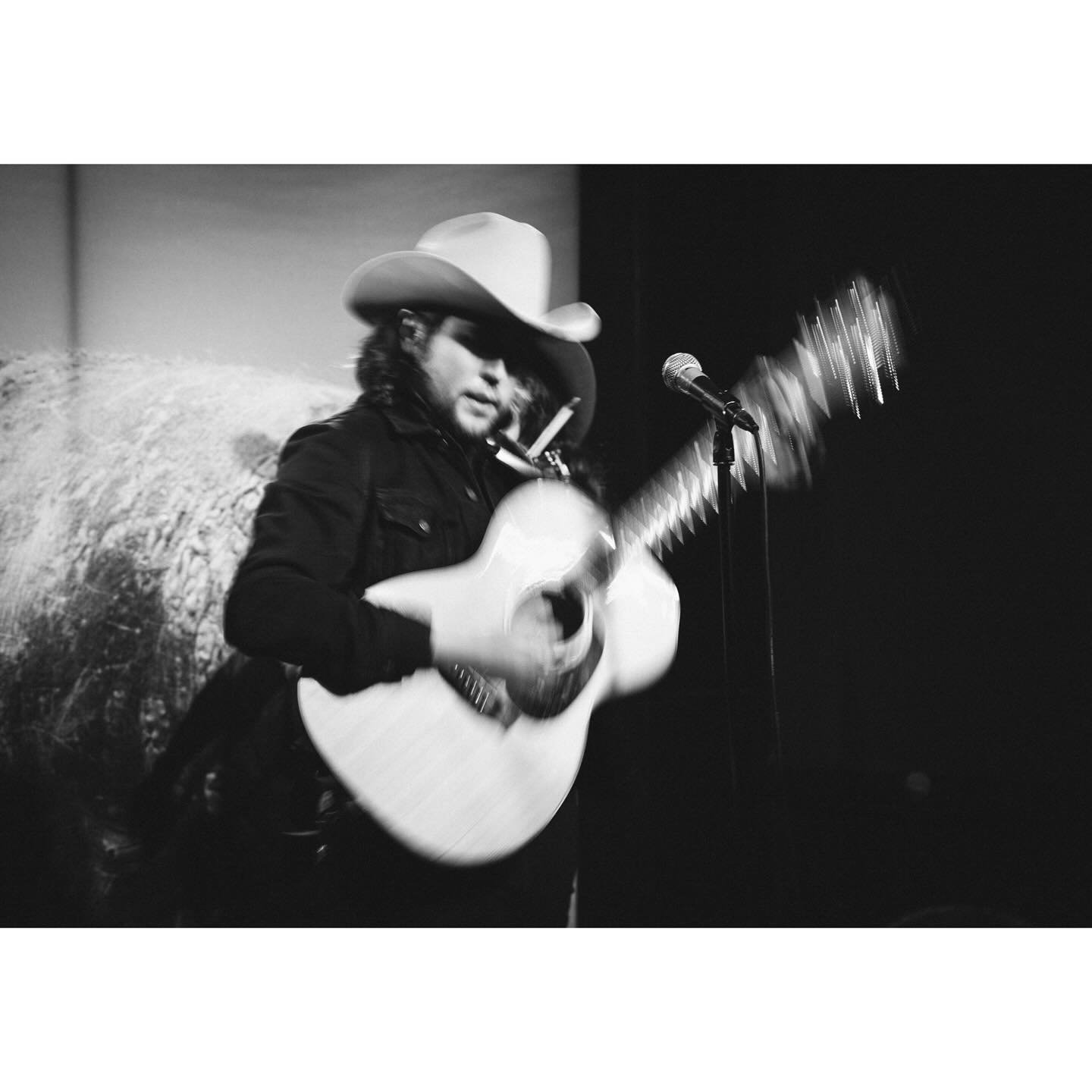🤠// @jack_hackett @the.doohickeys @hollywoodimprov @comedyrecords 
.
📸 @zandimancam 
.
#shawsome #hollywoodimprov #bluronpurpose #folkmusic #acousticguitarsofinstagram
