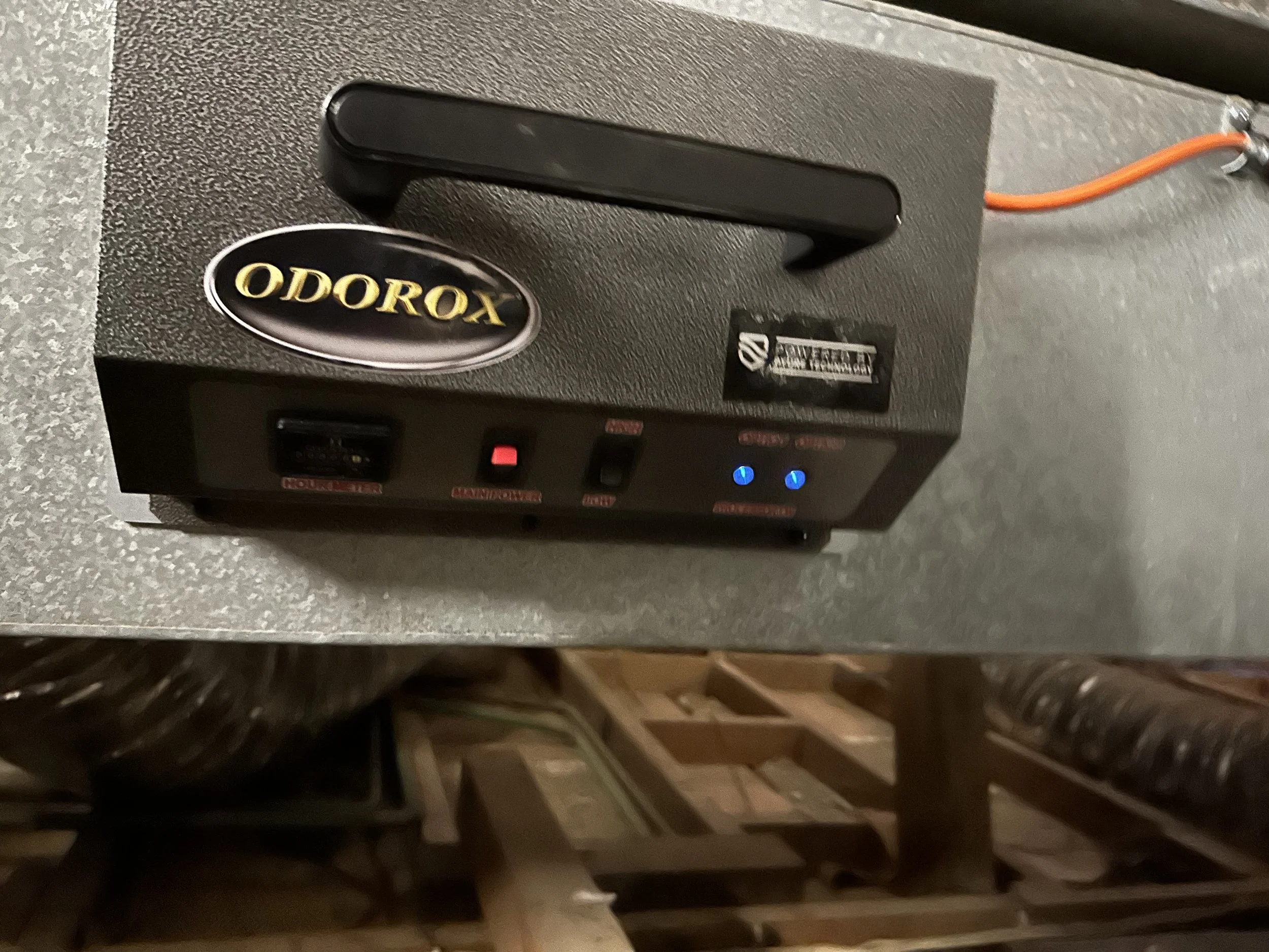 IDU with LEDs showing both optics on