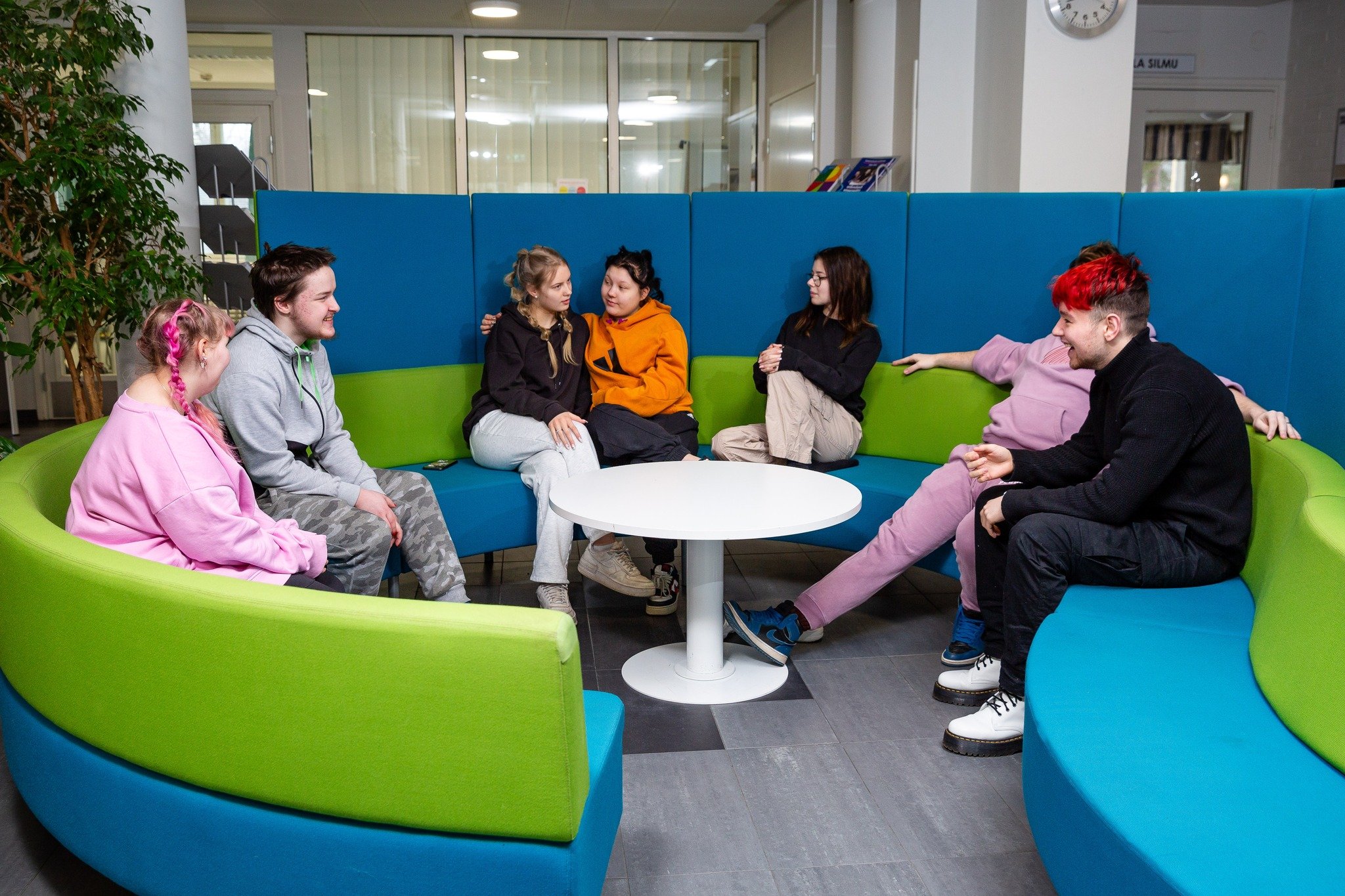 T&auml;ll&auml; viikolla olemme haastaneet Opiston v&auml;en tekem&auml;&auml;n pieni&auml; hyvi&auml; tekoja p&auml;ivitt&auml;in.

Yst&auml;v&auml;llinen ele tuiki tuntemattomaltakin ihmiselt&auml; voi antaa &auml;lytt&ouml;m&auml;n paljon iloa ja 