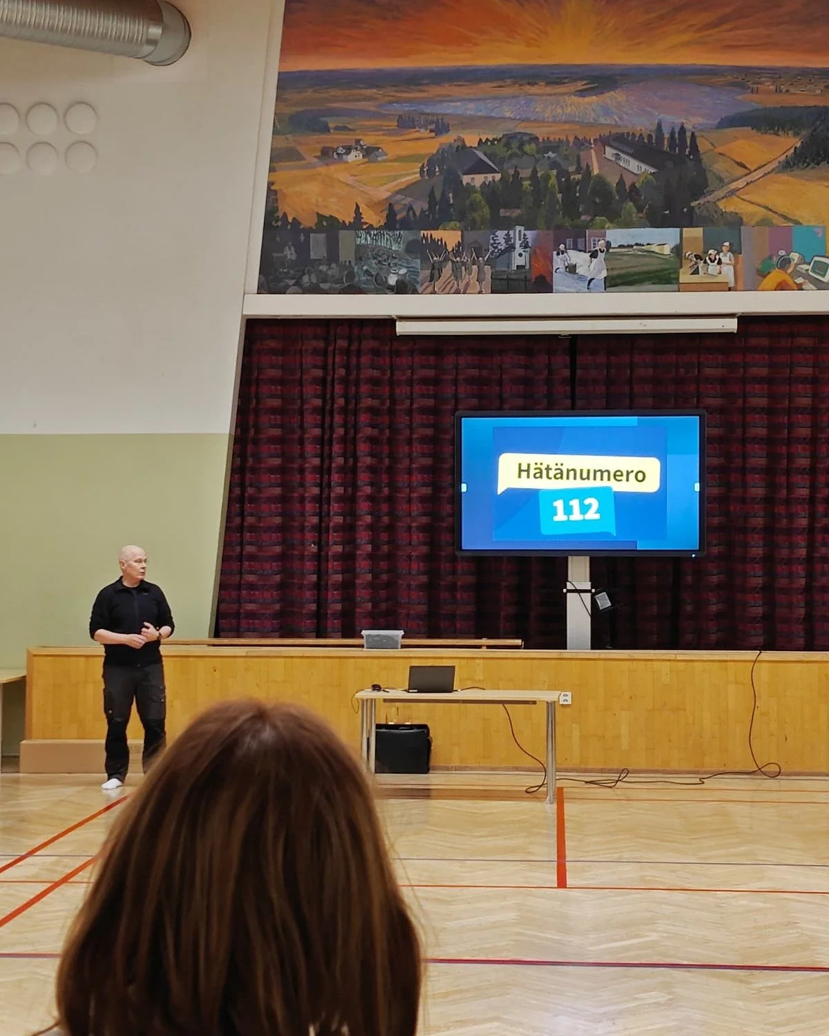 &ldquo;112 &ndash; sinun el&auml;m&auml;si, sinun numerosi, &auml;l&auml; missaa sit&auml;.&rdquo;

T&auml;n&auml;&auml;n p&auml;iv&auml;navauksessa k&auml;siteltiin 112-p&auml;iv&auml;&auml;. 112-p&auml;iv&auml;n kampanja haluaa muistuttaa, ett&auml