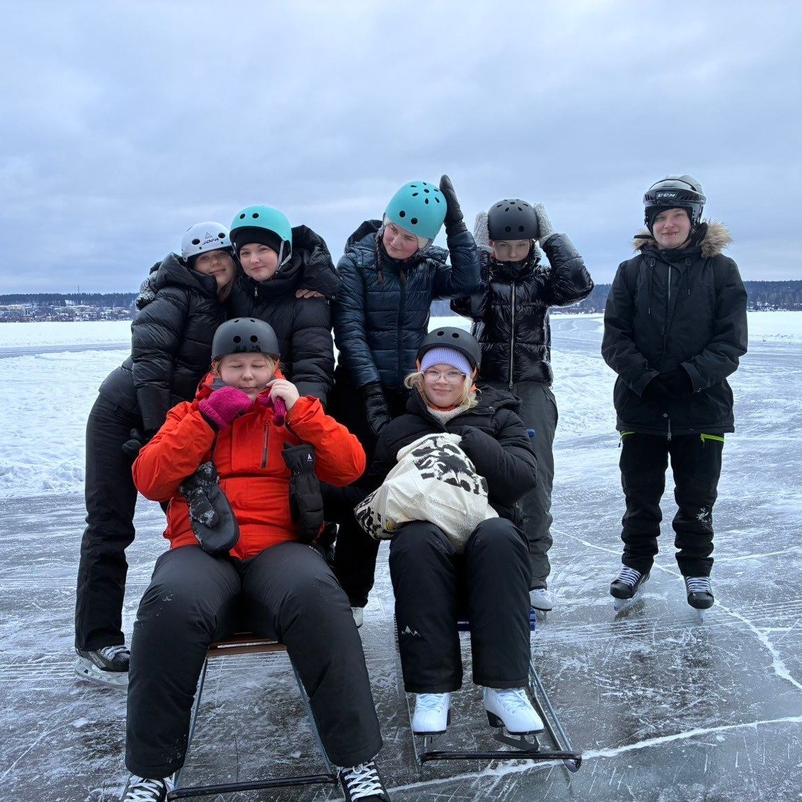 T&auml;ll&auml; viikolla p&auml;&auml;set tutustumaan Kannelj&auml;rven Opiston arkeen. Opistolla opiskelu ei ole vain pulpetin &auml;&auml;ress&auml; istumista, vaan oppiminen on my&ouml;s toiminnallista.

Osalle opiskelijoistamme Opisto on arkisin 