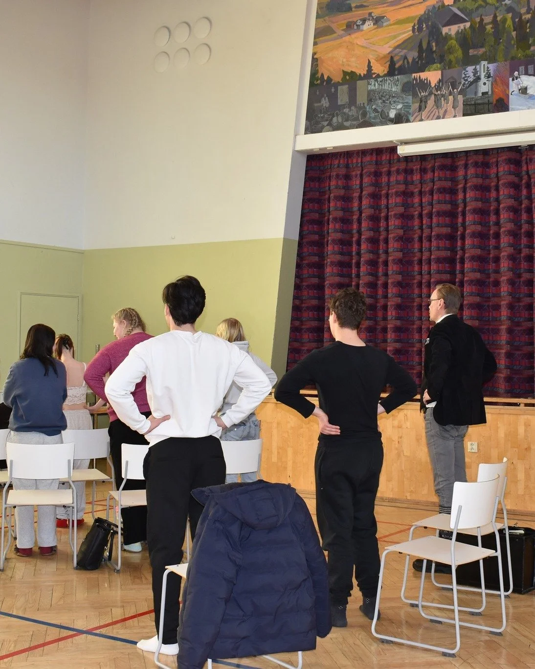 Kannelj&auml;rven Opiston opiskelijat ja henkil&ouml;st&ouml; p&auml;&auml;sev&auml;t laulamaan yhdess&auml;  kuoroharjoituksissa tiistaisin. Harjoituksiin voi tulla mukaan, vaikka ei olisi ollut mukana aiemmin. 😊

#kannelj&auml;rvenopisto #Kansanop