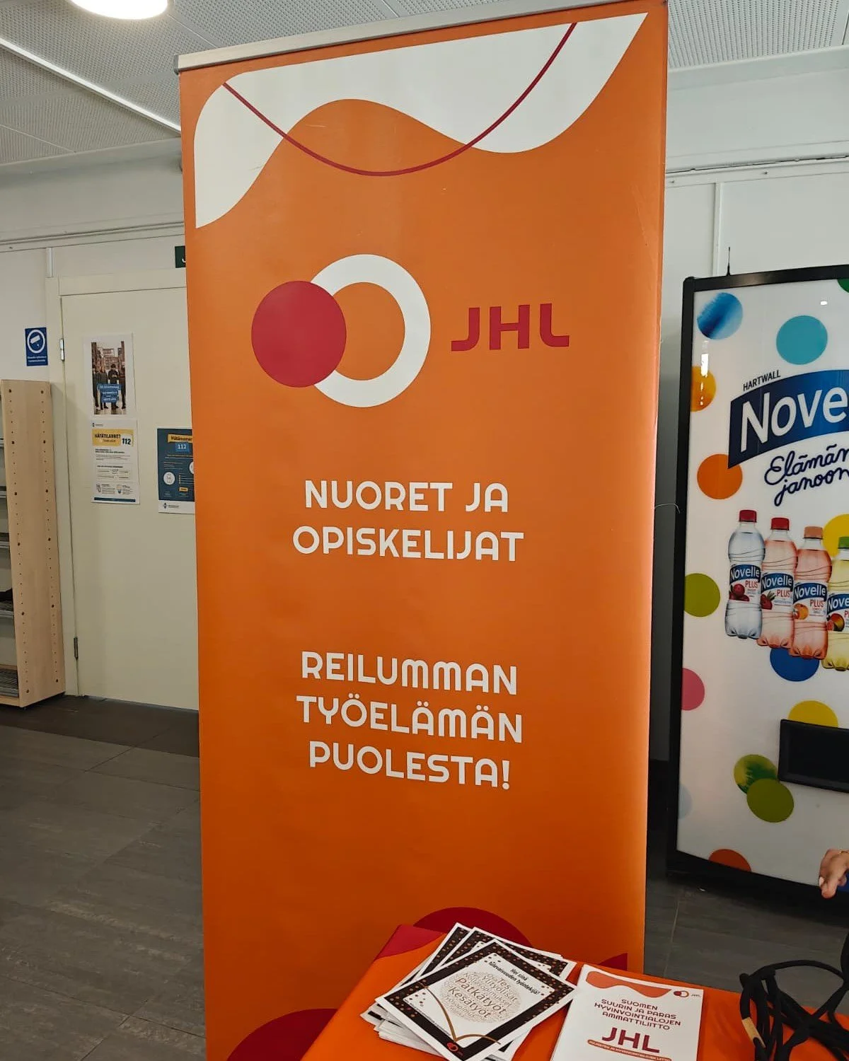 T&auml;n&auml;&auml;n opiskelijat p&auml;&auml;siv&auml;t tututstumaan JHL ja SuPer ammattiliittoihin Opiston aulassa.
Kiva kun k&auml;vitte kyl&auml;ss&auml;!

#kannelopisto #kannelj&auml;rvenopisto #kansanopistot #happyfolkhighschools #Kansanopisto