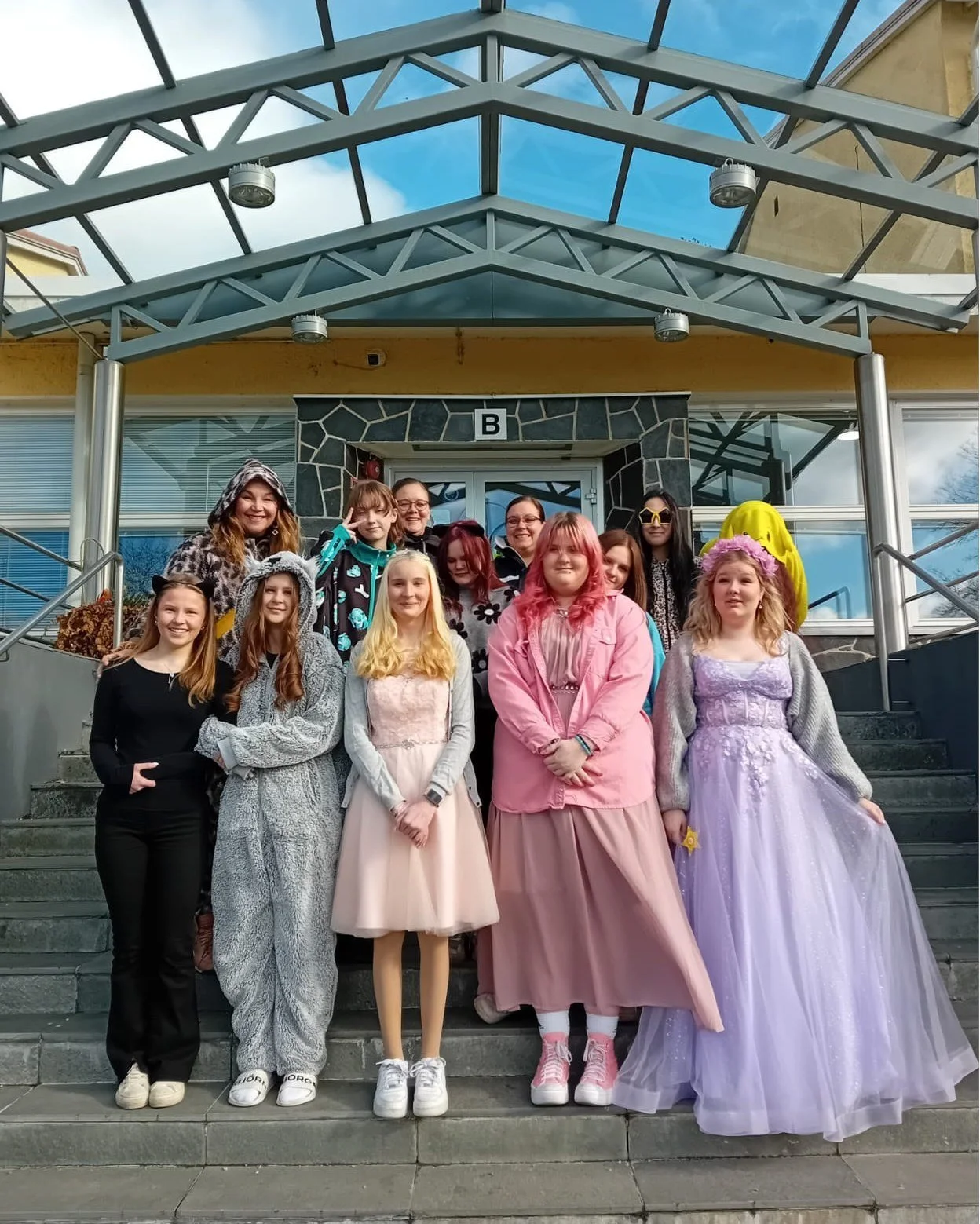 Lastenohjaajaopiskelijamme j&auml;rjestiv&auml;t onnistuneen Kannelj&auml;rven Linnan seikkailun Lohjan yksityisten perhep&auml;iv&auml;hoitajien lapsille.

Tapahtumassa oli lukuisia erilaisia aktiviteetteja, esimerkiksi taikasauvojen askartelua, lii