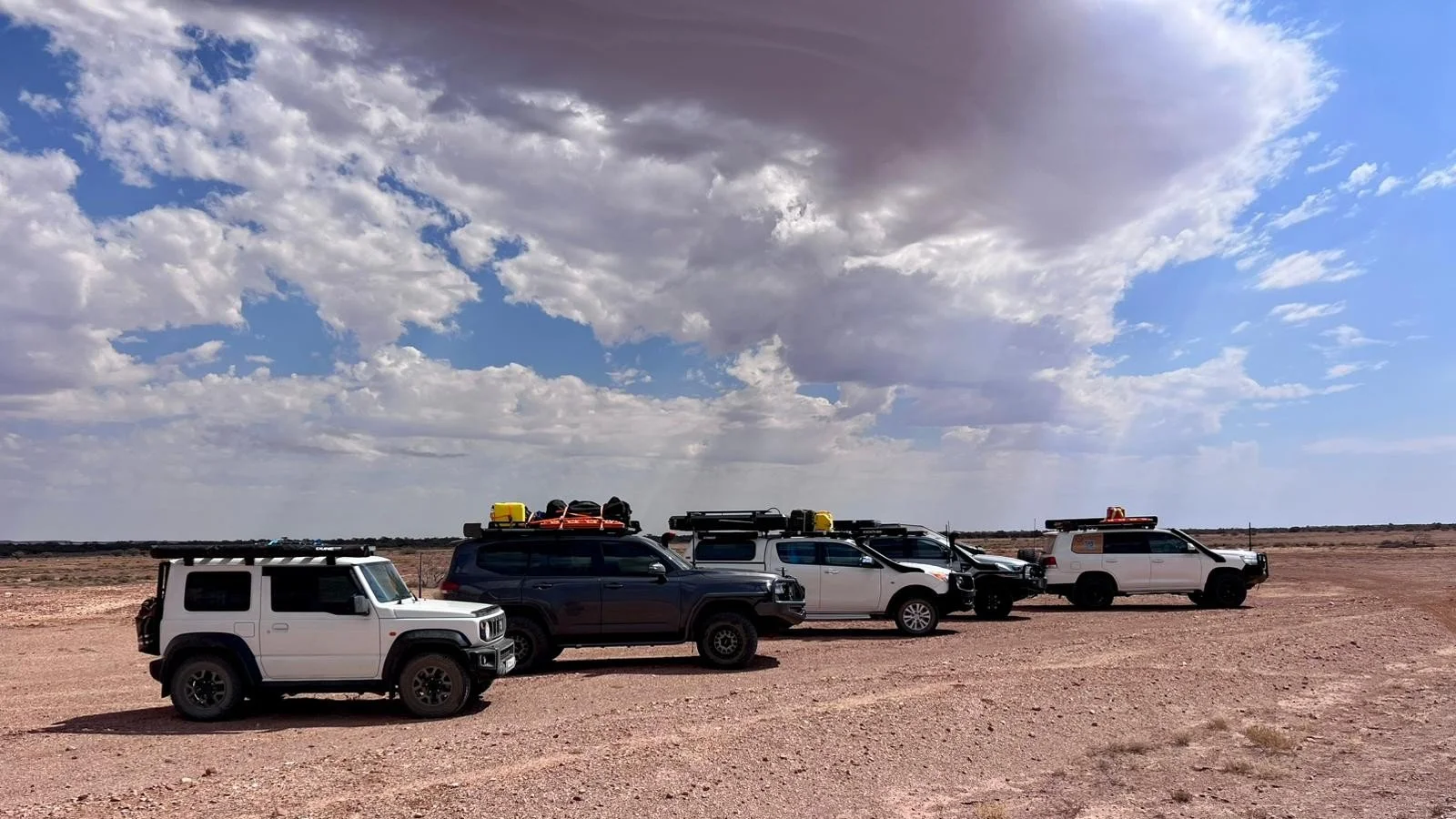 simpson-desert-west-to-east-tour-vehicles-287kb.JPG