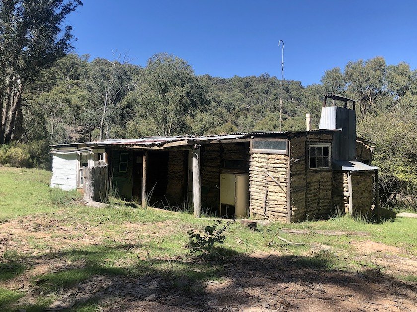 Ledinghams Hut in Abercrombie River National Park.
