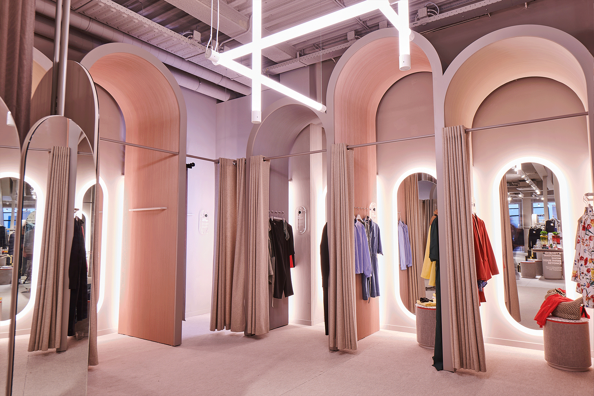 WE Fashion - Bas Manders - Freelance Art Director. Working as a creative art director for the past years have given me extensive experience building international brands.