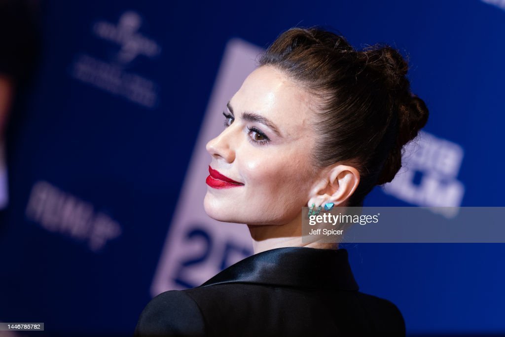 17104-2022.12_hayleyatwell2.jpg