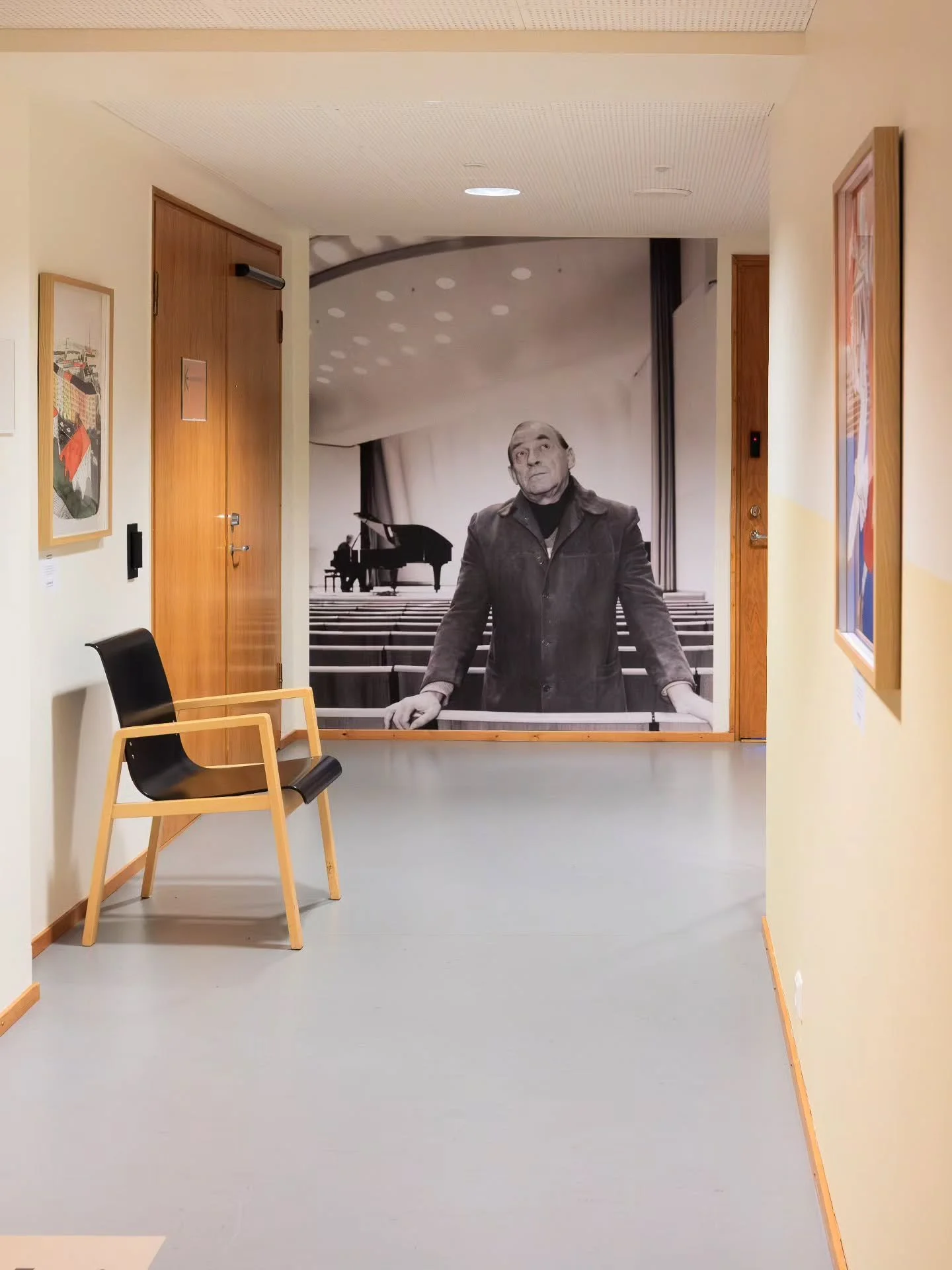 🟠 KULTTUURITALO / AINON K&Auml;YT&Auml;V&Auml; 🟠

Ja viel&auml; kurkkaus k&auml;yt&auml;v&auml;tilaan, joka koki ihan yht&auml; suuren muutoksen tunnelmaltaan, kuin itse Aino-kokoustilakin! 🧡

Pitk&auml;nomaisen k&auml;yt&auml;v&auml;n molemmissa 