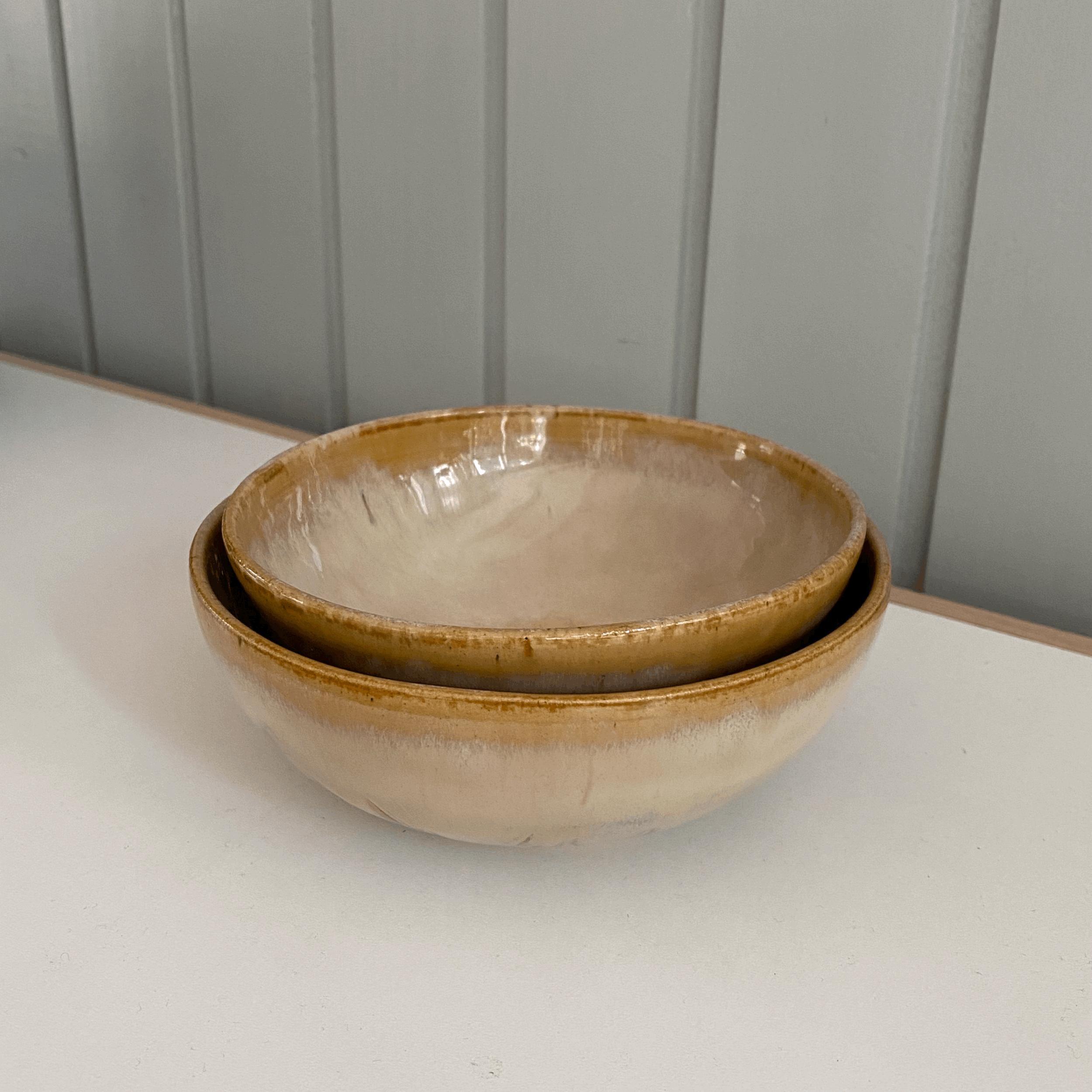 Set of two nesting bowls