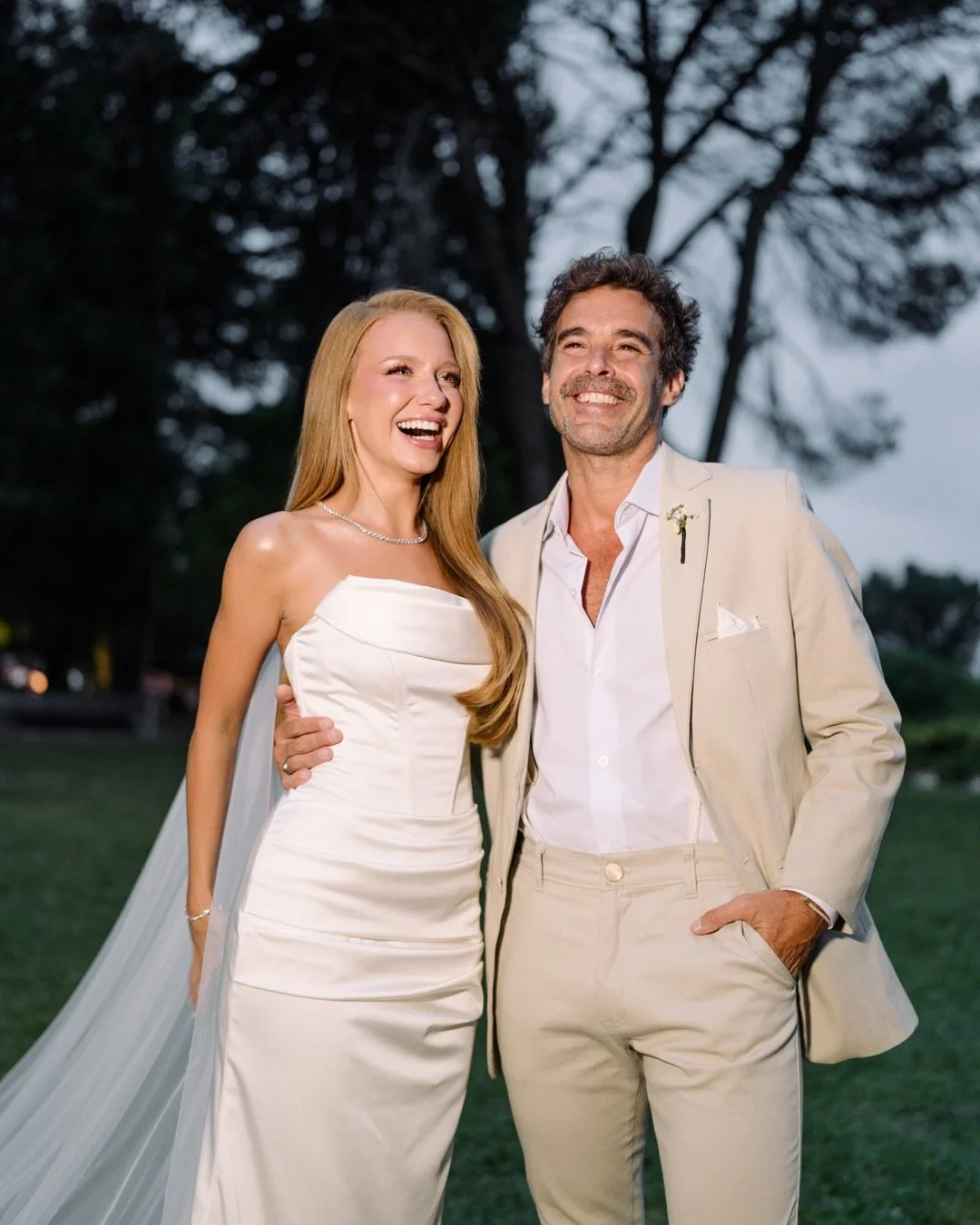 Ro &amp; Nico ❤️
Un sue&ntilde;o Todo.

Wedding Planner: @florenciamoyanocarranza ✨

Dress:@anapugliesibrides
Traje: @danielcasalnovo_oficial
Lugar:&nbsp;@estanciabosquealegre
Ambientaci&oacute;n:&nbsp;@blummeventos
Carpa:&nbsp;@tentickleargentina
T&