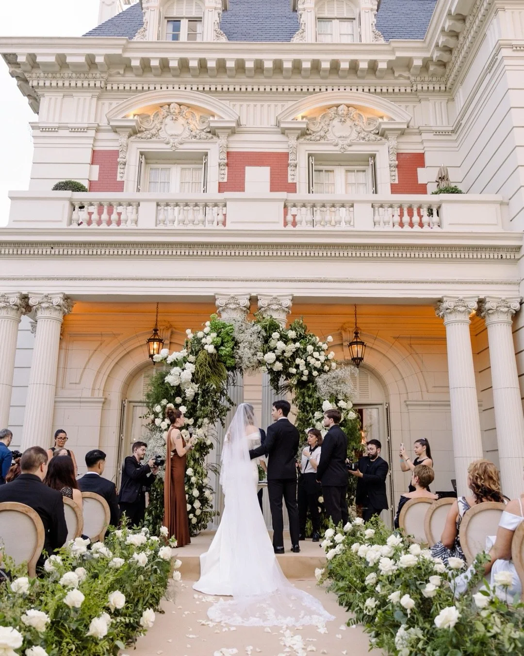 Boda Lara &amp; Nacho
Totalmente m&aacute;gico en Buenos Aires ❤️

Wp: @rominaferraretto ✨
Dress: @viviennewestwood 
Venue: @fsbuenosaires 
Makeup: @mar_castelli 
Hair: @christiandipetta @klerhouse 
Photo: @mauriciogaray_ 
Video: @bleuestudio 

#TIME