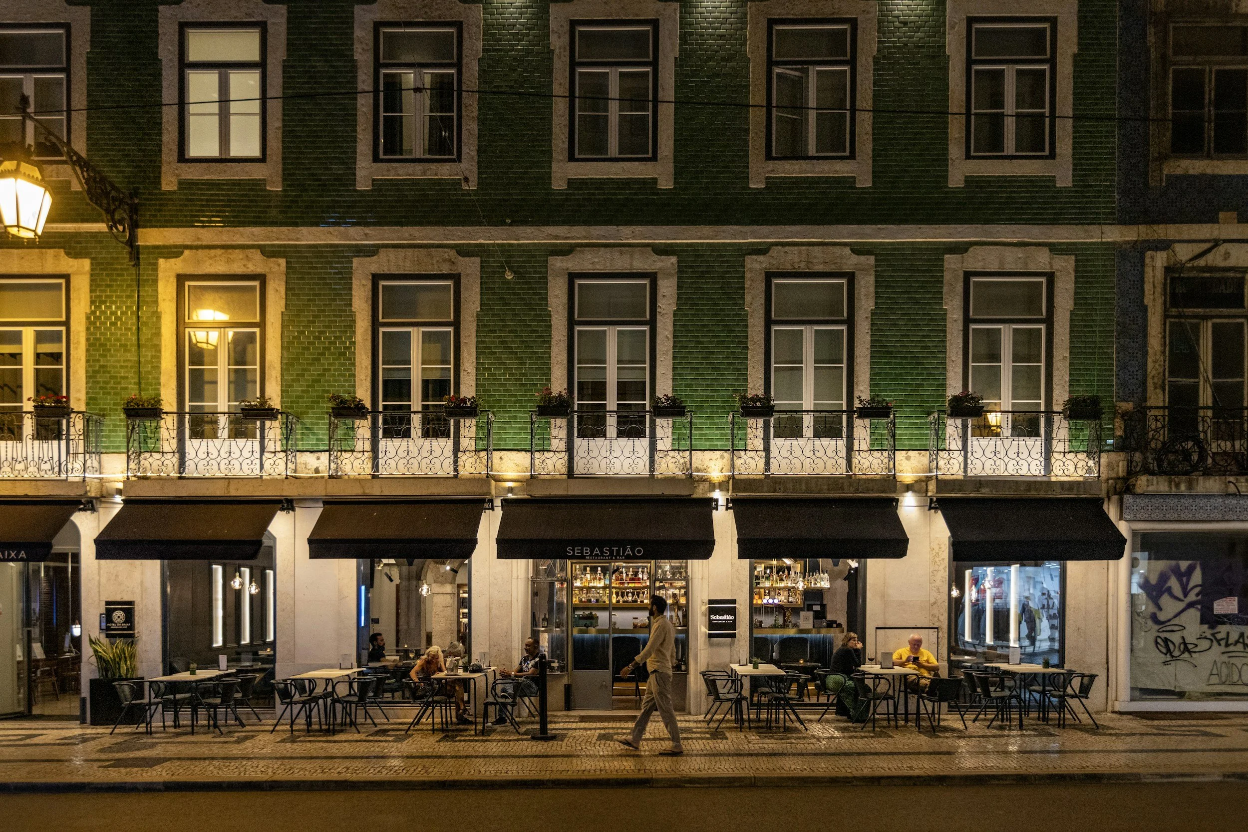 How much should you tip in Europe? What families need to know before they travel