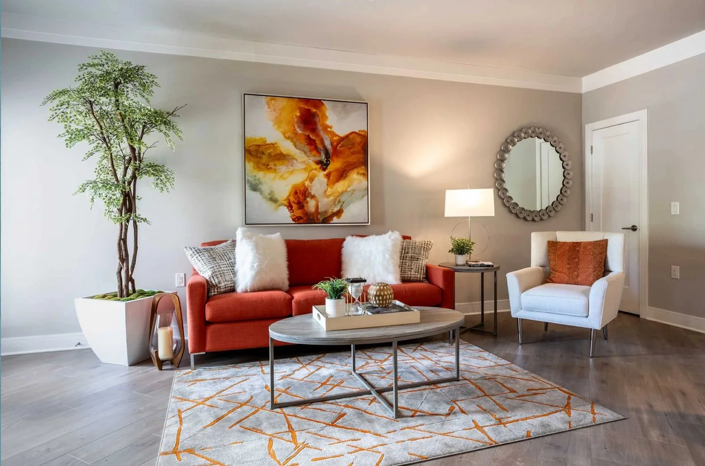 Sunset views from your private balcony? ✅ Morning coffee in your spacious chef's kitchen? ✅ An afternoon dip in the pool? ✅ That's just a Tuesday at The Monarch. Discover your new life in Des Plaines. Tour your future home today! Link in bio. #LiveTh