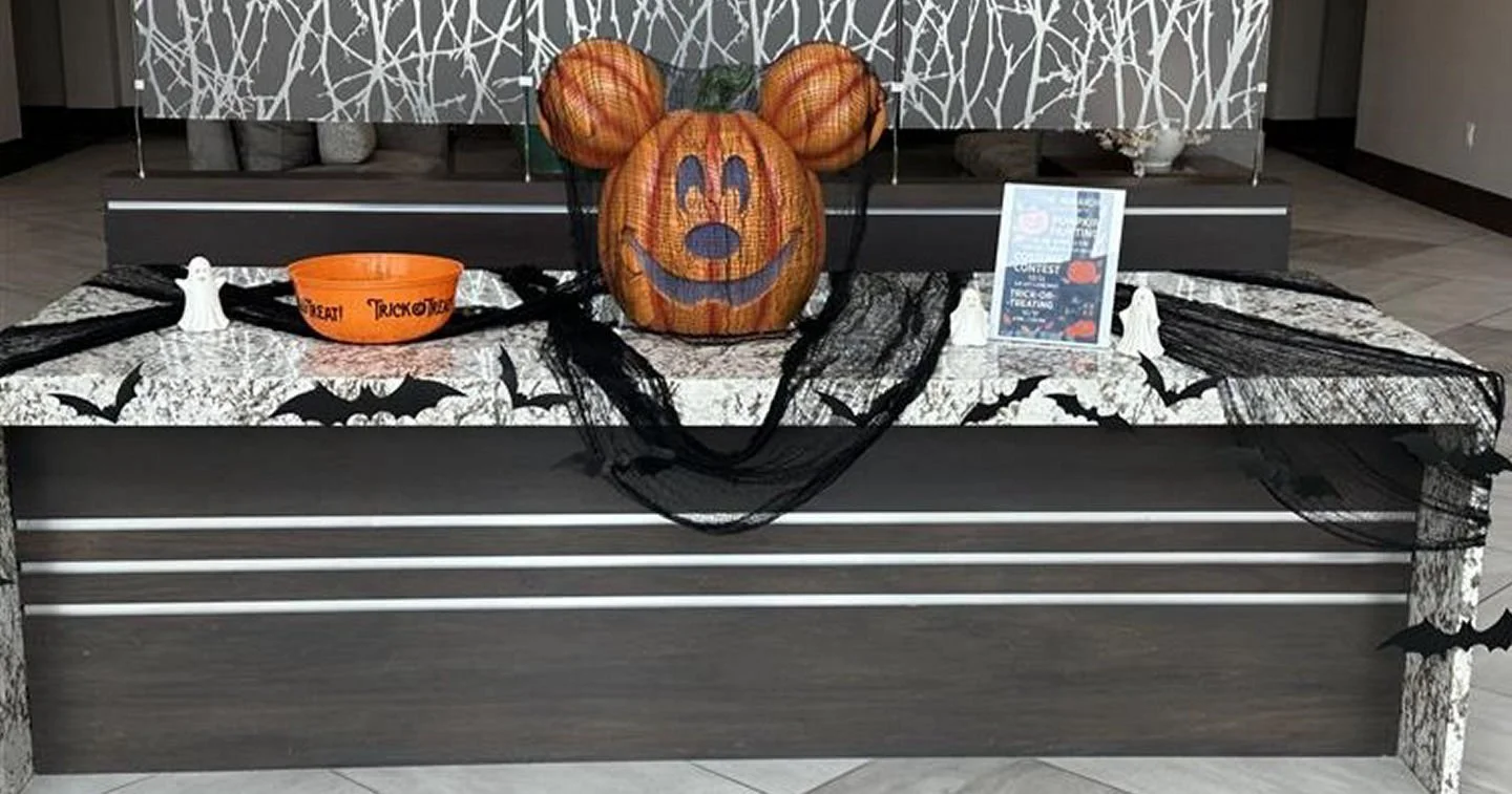 Spooky Season is in Full Swing at The Monarch! 🎃👻

Our hauntingly beautiful Halloween decorations are up, and the festive fun is just getting started! We can&rsquo;t wait to celebrate with you&mdash;here&rsquo;s what&rsquo;s brewing this month:

🎨