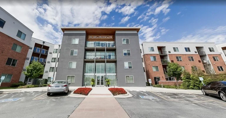 Luxury living in Des Plaines, IL! 🏡

Pet-friendly studios, 1, 2 &amp; 3-bedroom apartments with upgraded shelving, heated floors, and upscale amenities. We have easy access to I-294, I-90, O&rsquo;Hare, Rosemont, and the Des Plaines River Trail. 

✨