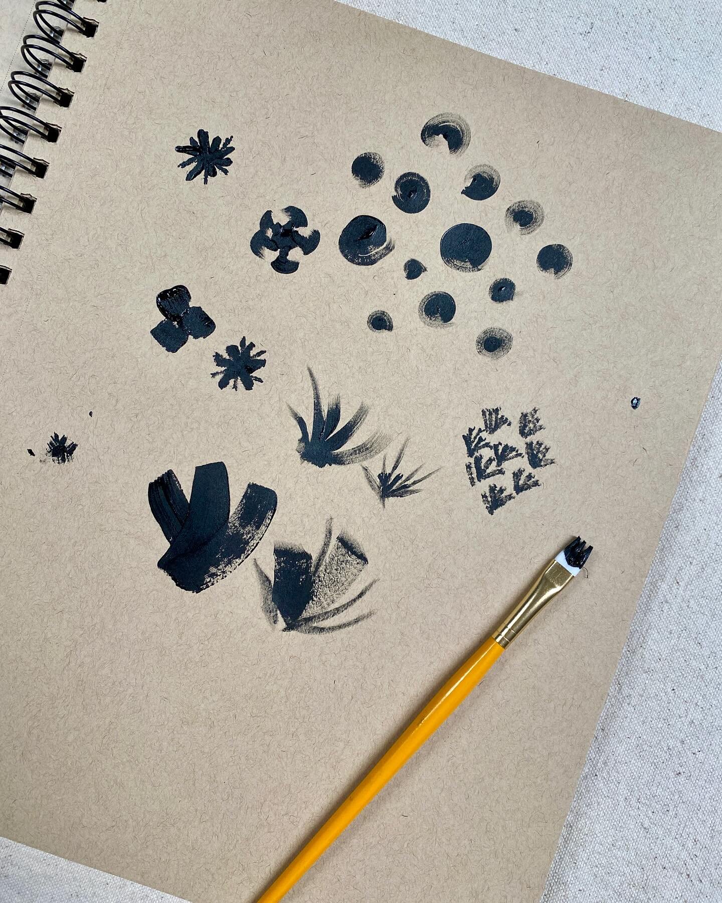 I&rsquo;m doing a five day challenge making surface design patterns. Why is it so hard to put pencil or paint to paper?! These are my no self-judgement, five minute, whatever-comes-to-mind doodles. Day 1 ✔️

#keeplearning #learnwithbonniechristine @b