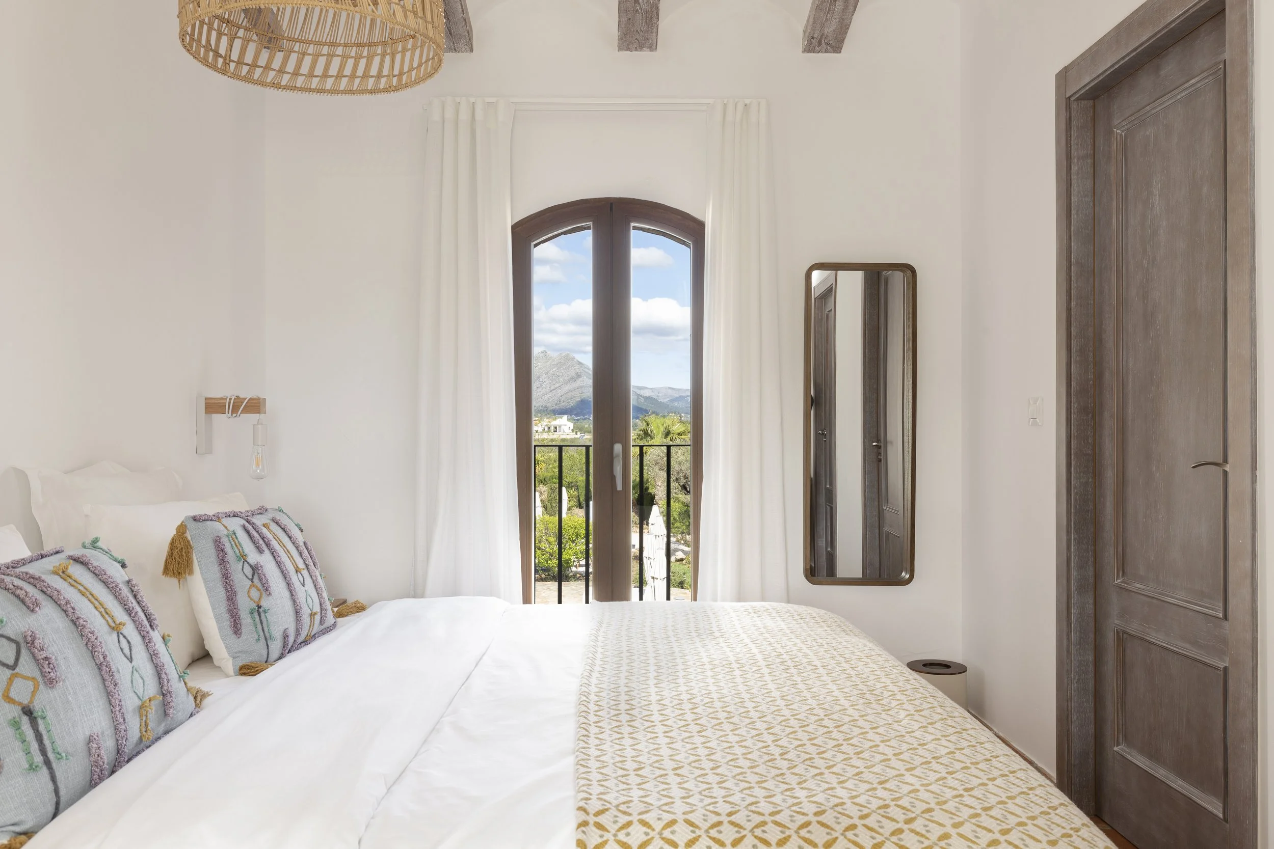 Room VINYA.jpg