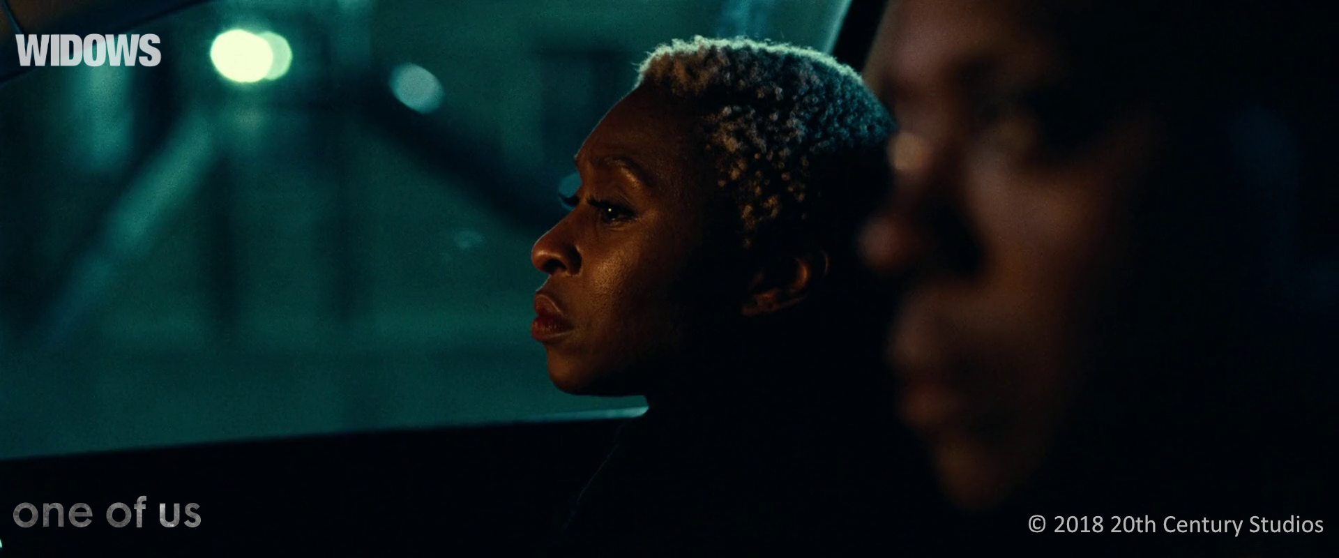 Even the simplest-looking shot required some advanced technique to resolve the spilt screen, here the two actress comes from different takes. 