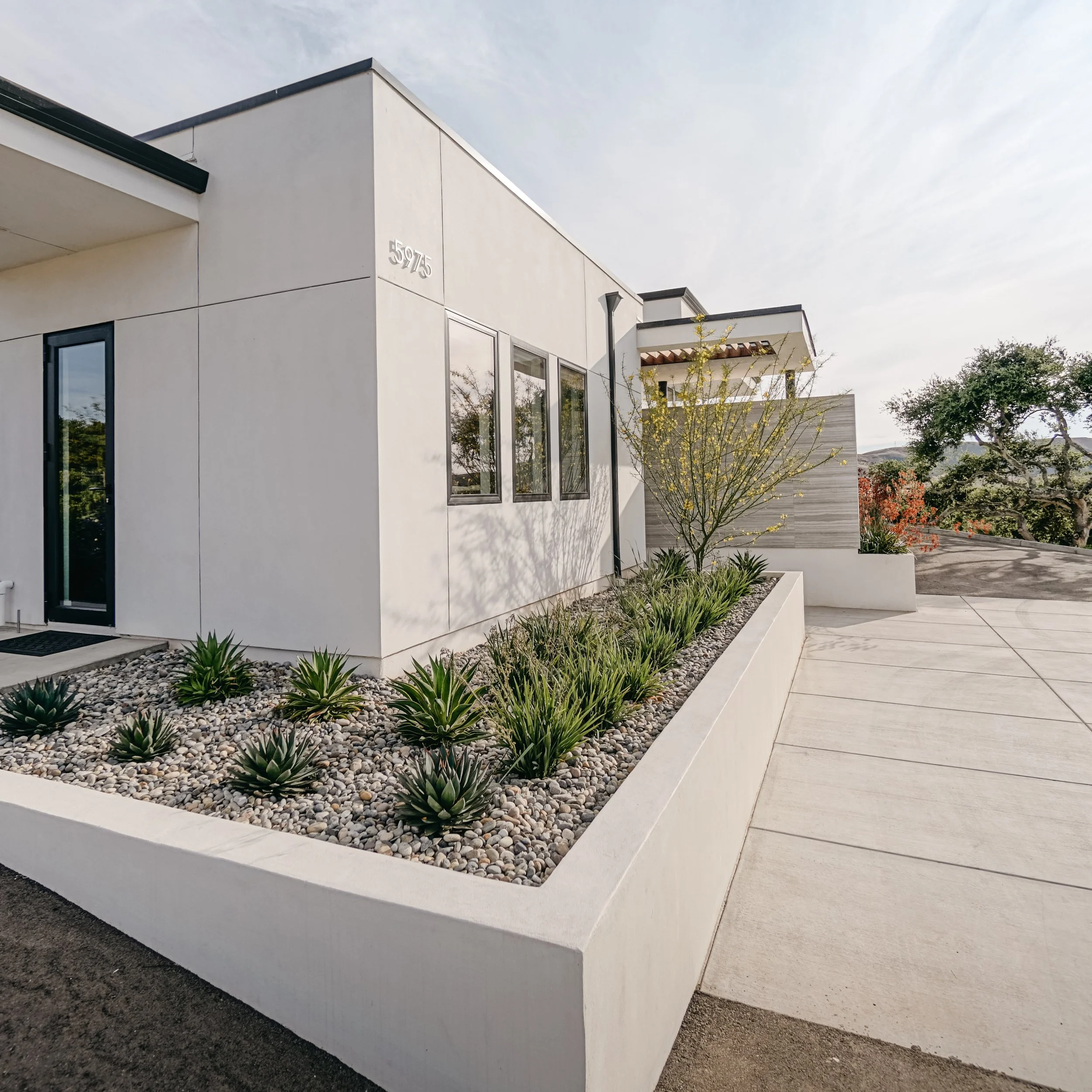 Modern details and clean lines. 

STUDIO: @rrmdesigngroup 
ARCHITECT: @eddie_herrera_architect 
LANDSCAPE: @wesarola.land 
&bull;
&bull;
&bull;
&bull;
&bull;
#ehdstudio #architecture #architect #design