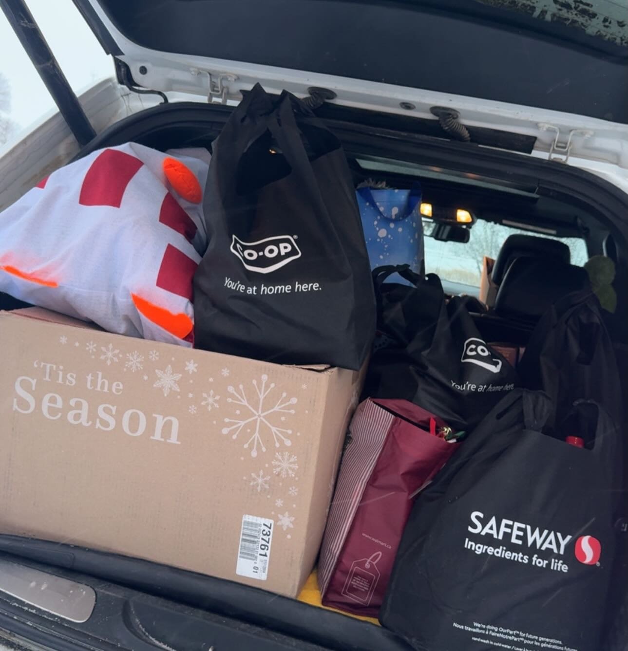 Picked up donations today for the Christmas hampers I&rsquo;ll be delivering this weekend 🎄

Gifts. Groceries. Essentials.
But most importantly&hellip; love.

This is what the season is really about 🤍

#holidays #christmas #givingback