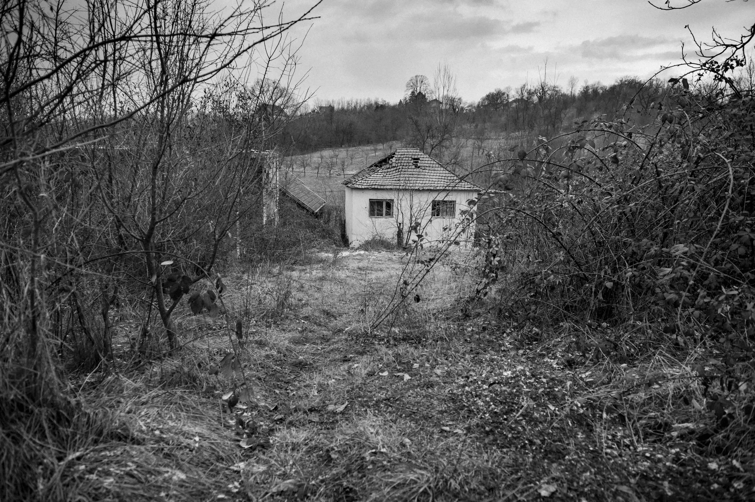 Rovine della casa della famiglia di Zijo al villaggio di Skočić. 
© foto Andrea Rizza