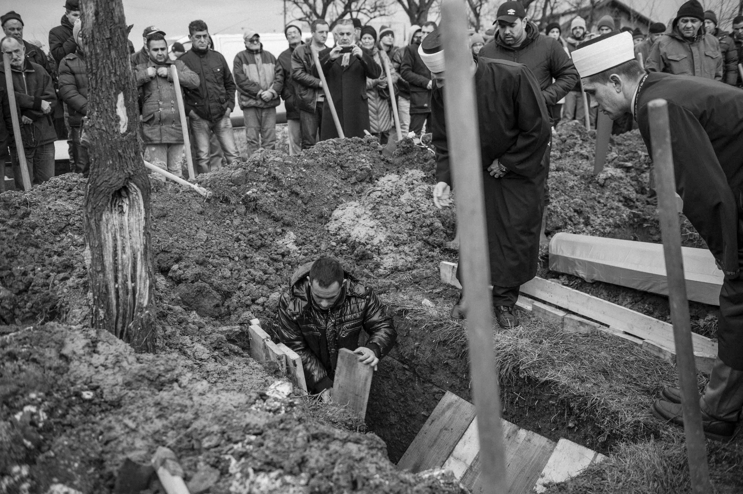 Funerale (Seppellimento) delle sorelle ritrovate nel 2016 al cimitero di Skočić.
© foto Andrea Rizza