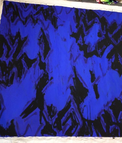 Abstract painting with dark blue and black zigzag pattern