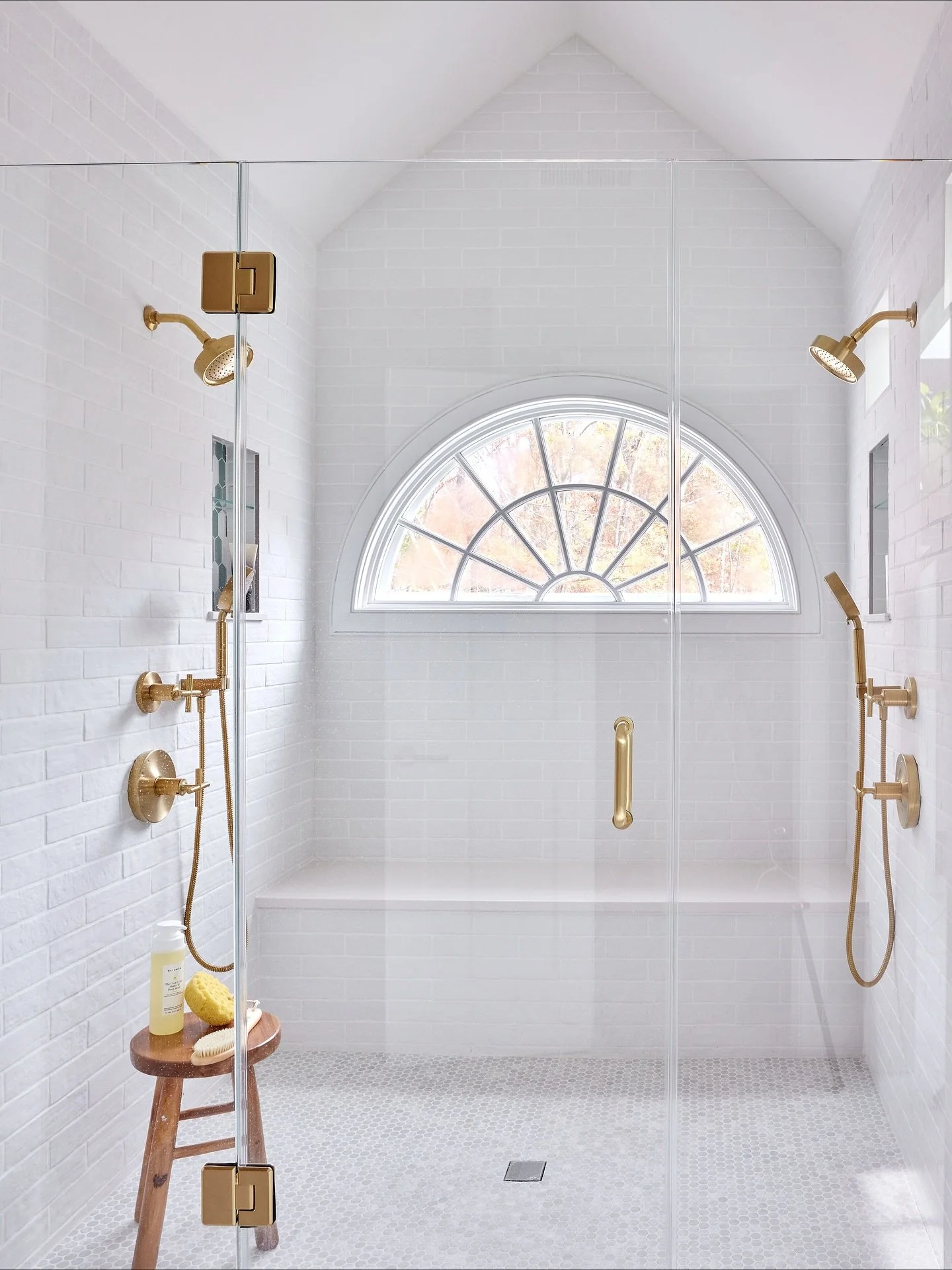 Light and Bright! The double shower system was the perfect upgrade to this master suite

design by: @curate_interior_designs 
photographed by: @juliadags 
construction by: Dave Martin Construction