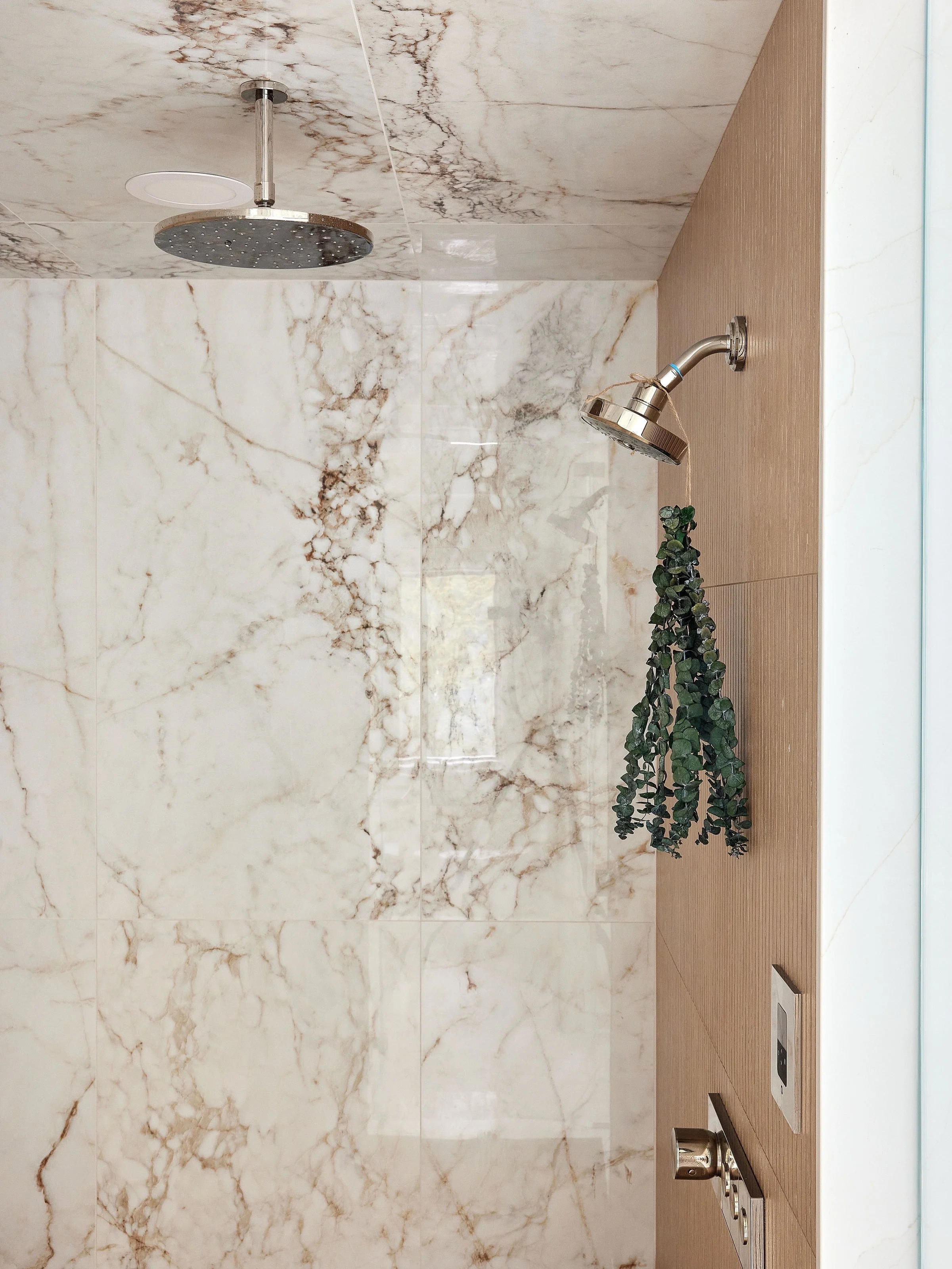 It&rsquo;s. All. In. The. Details. 

Picking the materials is one part of the design, next is specifying the layout *and* then being present throughout construction to ensure our vision becomes a reality. 

Here are a few of my favorites&hellip;the f