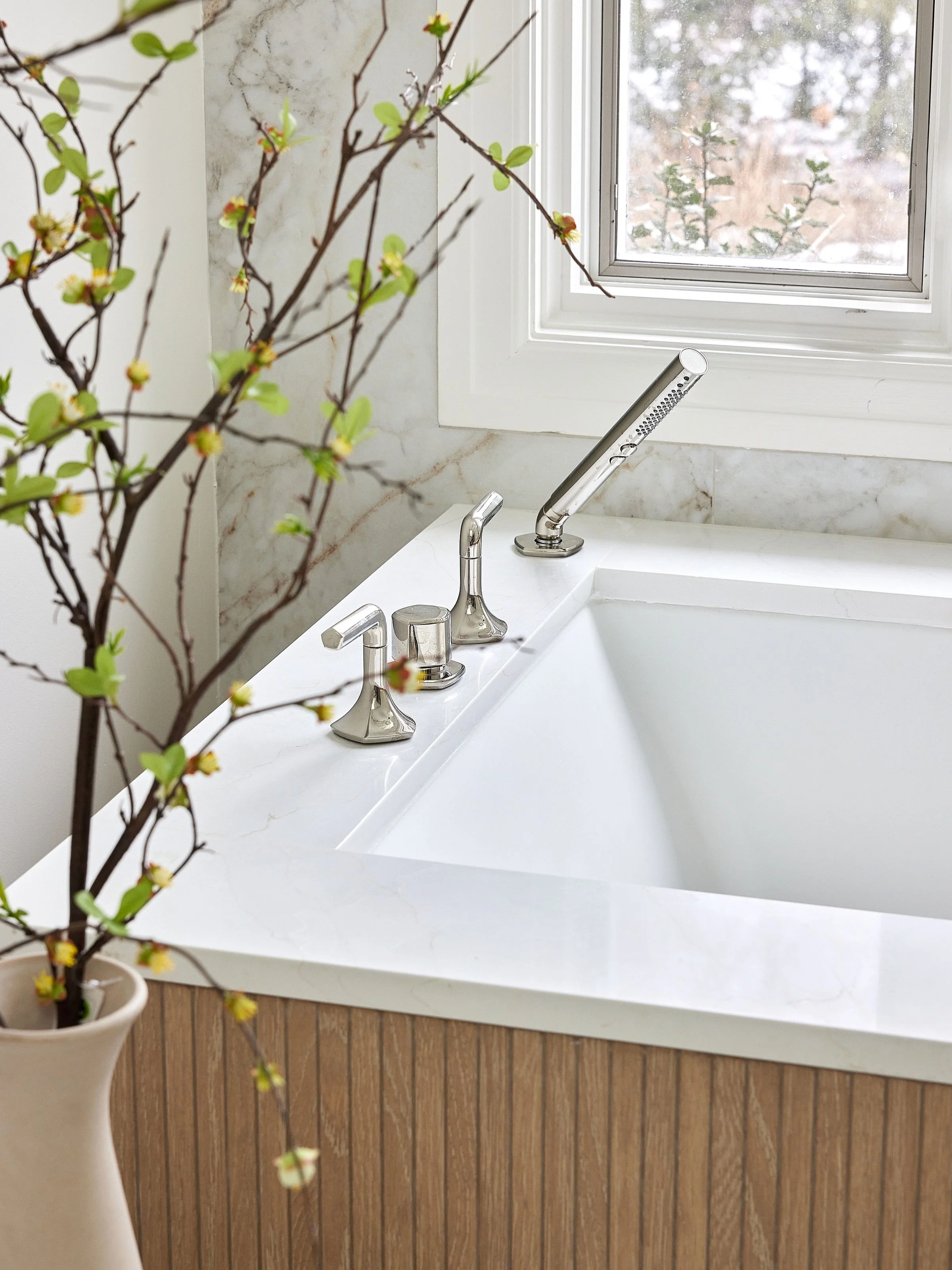 What&rsquo;s missing from this picture?

A standard tub filler.

This 109-gallon tub holds nearly twice as much water as a typical tub, so we needed a faster, smarter filling solution&mdash;without compromising the design and staying within regulatio