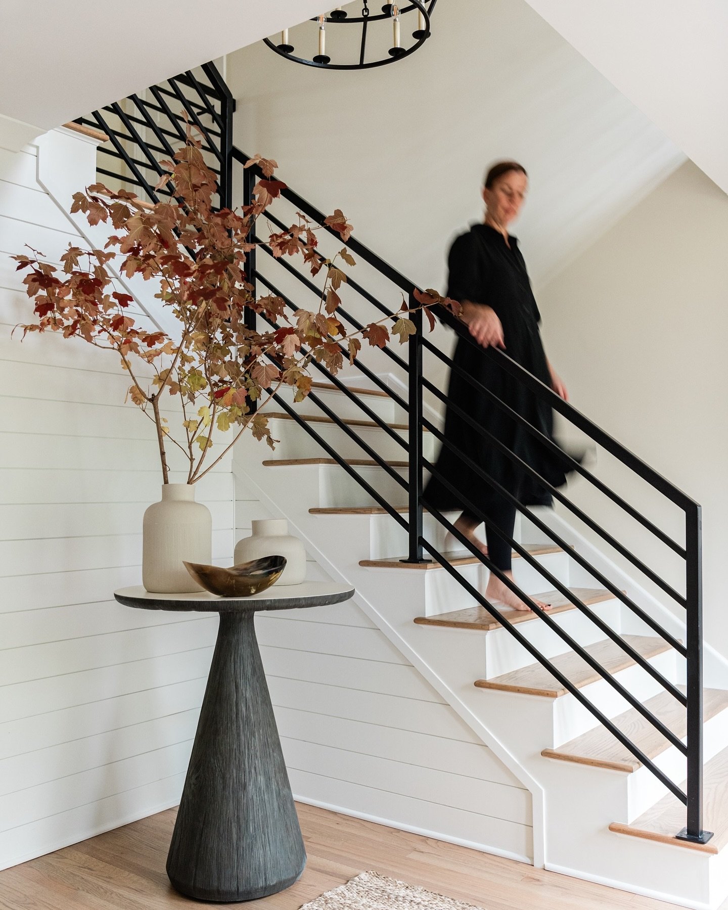 Our take on spooky season. 🎃

#designbuild #barringtonil #interiordesign #interiordesigns #entrywaydecor #entrywaytable #spookyseason #chicaoginteriordesigner #barringtonhills