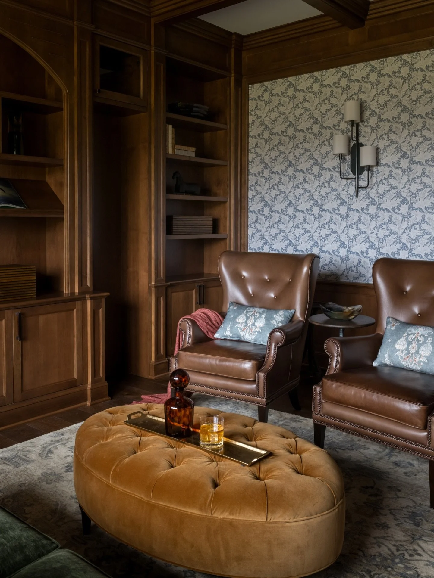 A library designed to connect it all.

Positioned between both home offices, the library became the natural in-between, a shared meeting place where work, art, and personal passions intersect. Wrapped in warm wood and grounded materials, it&rsquo;s a