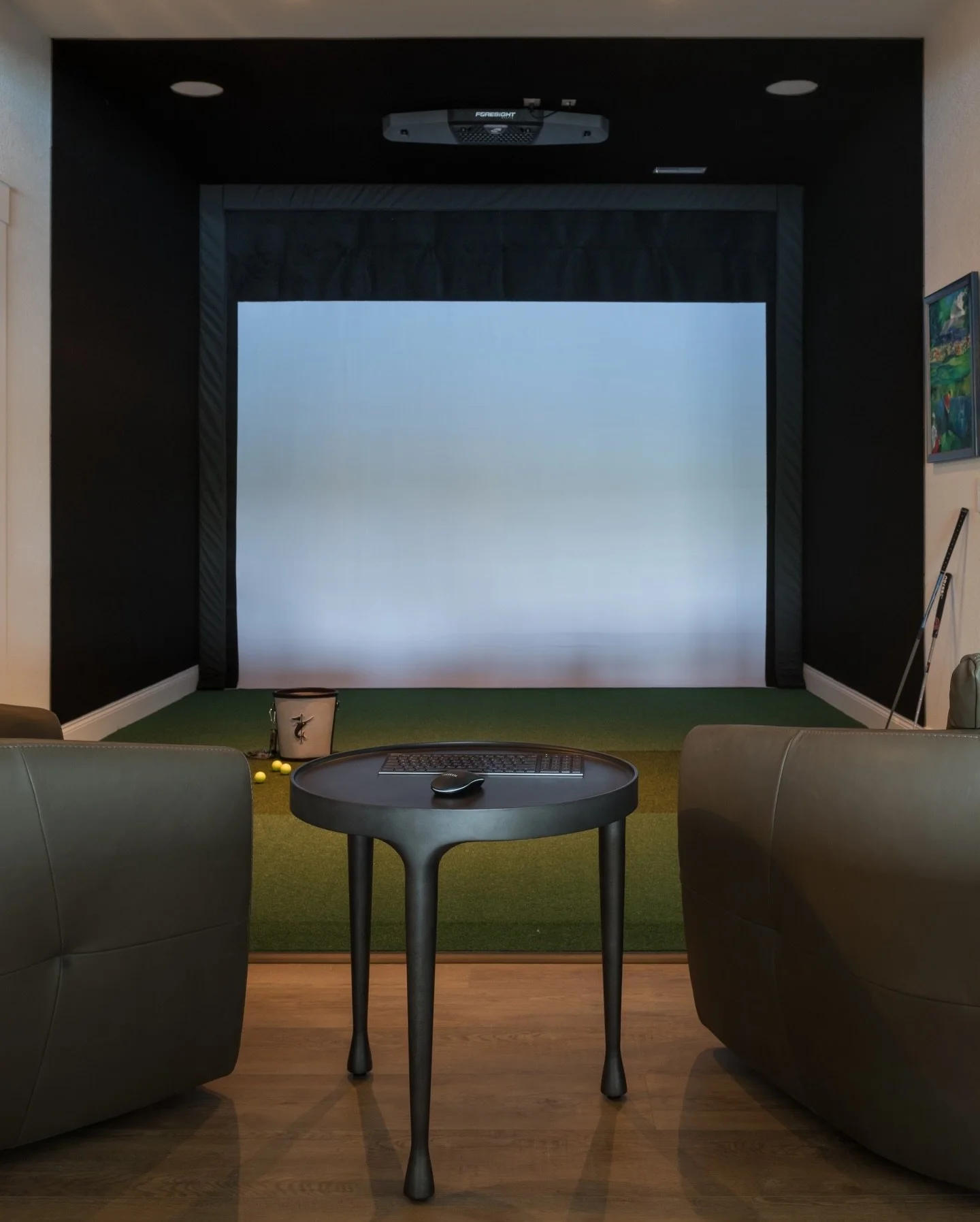 When you live on the lake, summer is magic.

But what about February?

This lake-level fun room was designed for year-round energy. 

🏌️⛳️a golf simulator for practice rounds, ping pong for the competitive ones, and space to gather and relax.

It&rs