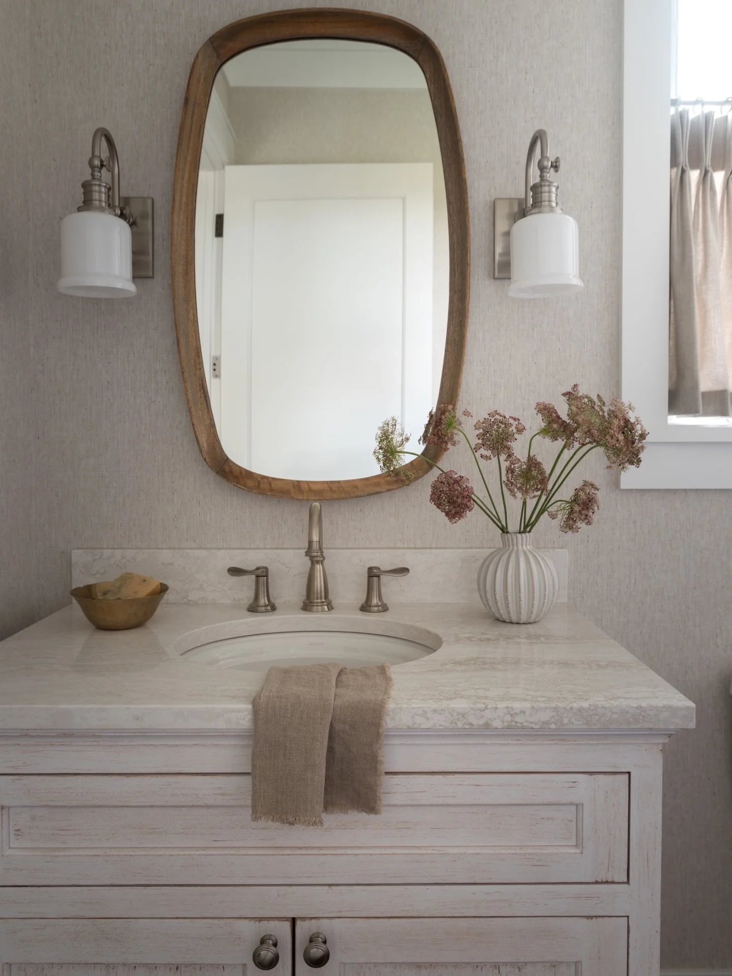 This powder room came together with a sense of lightness, a quiet charm, easy warmth. 

Softly feminine, a little relaxed, with a hint of southern sensibility in the way the details come together. 

#powderroom #fullserviceinteriordesign #bespokehome