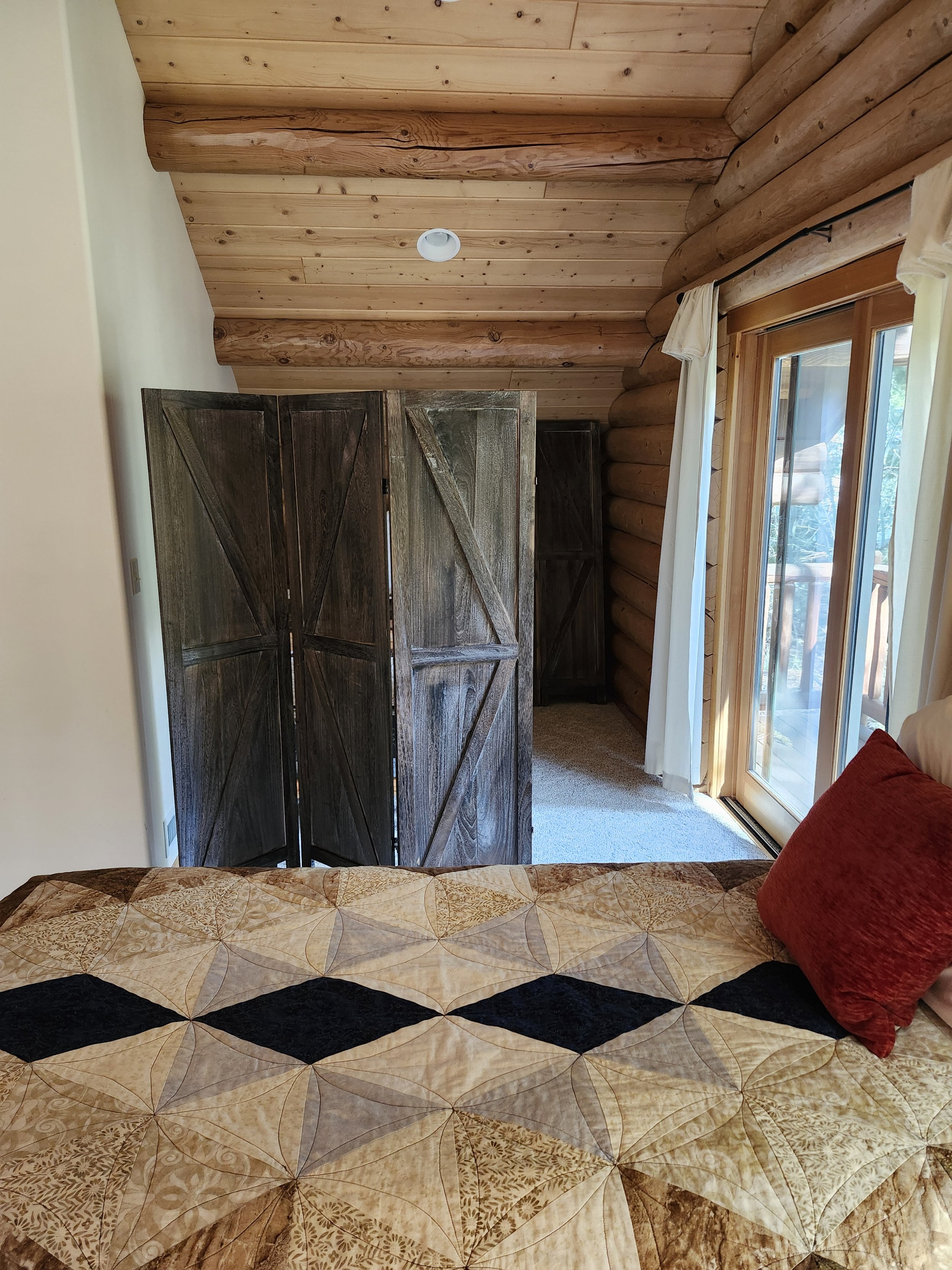 privacy screen in loft