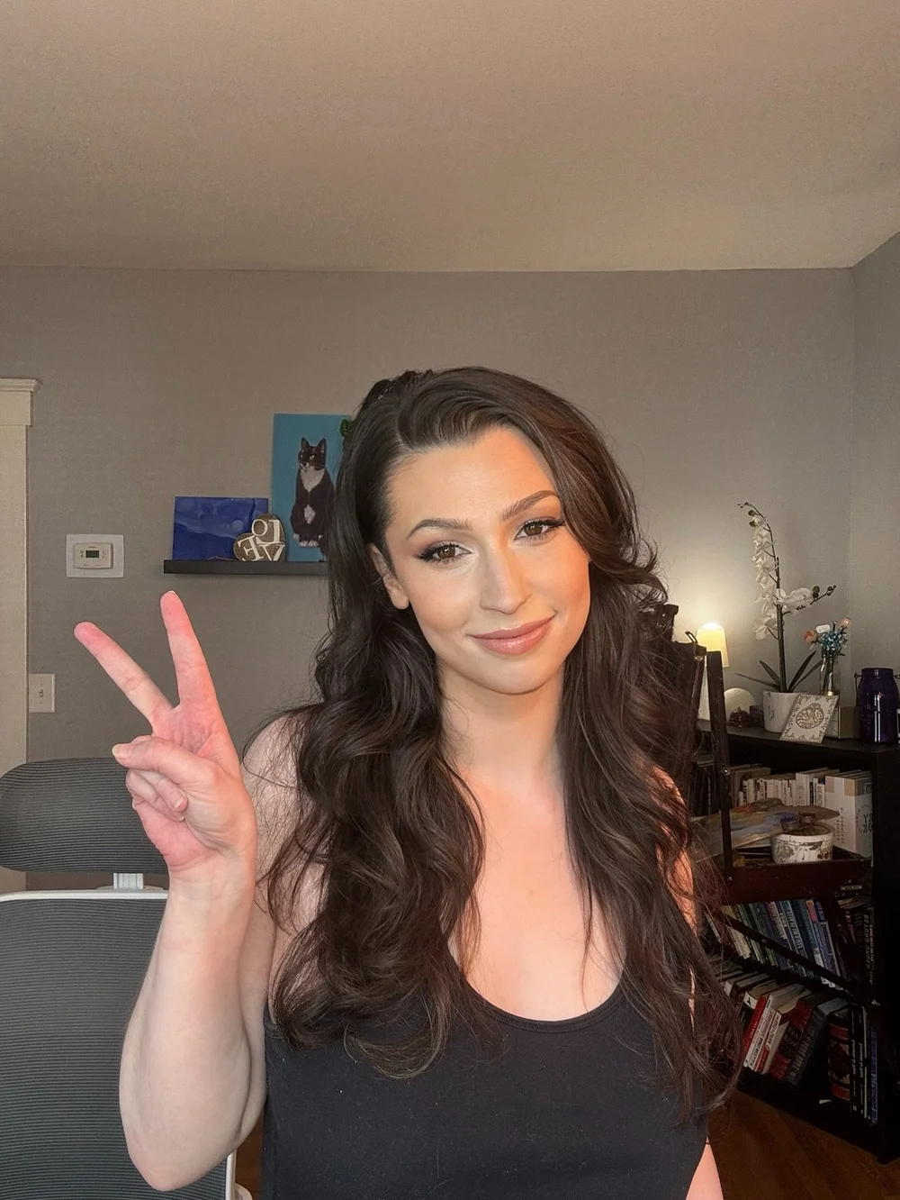 Gen Z: Peace signs are cheugy. 

Me: ✌🏼☮️😌

Happy Sunday friends!! 🤪💖🫶🏻
