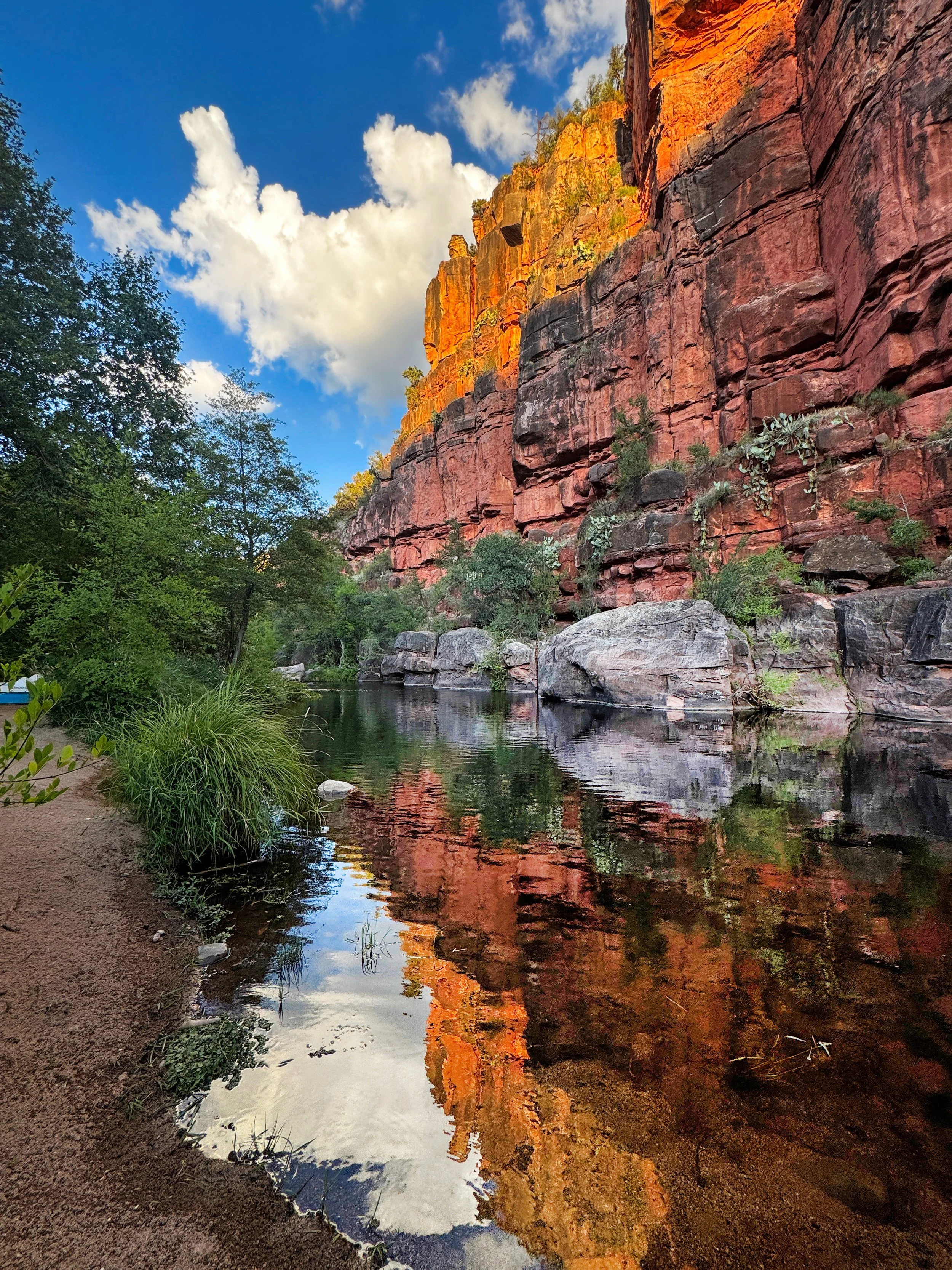 Sedona Views B+B Luxury Creekside Cabins: A Sanctuary of Connection in Oak Creek Canyon