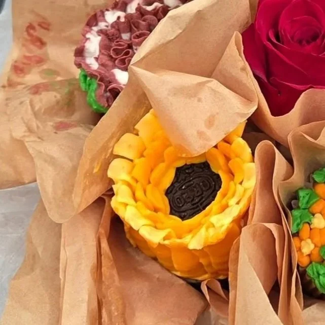 Floral+Cupcakes+Variety.jpg