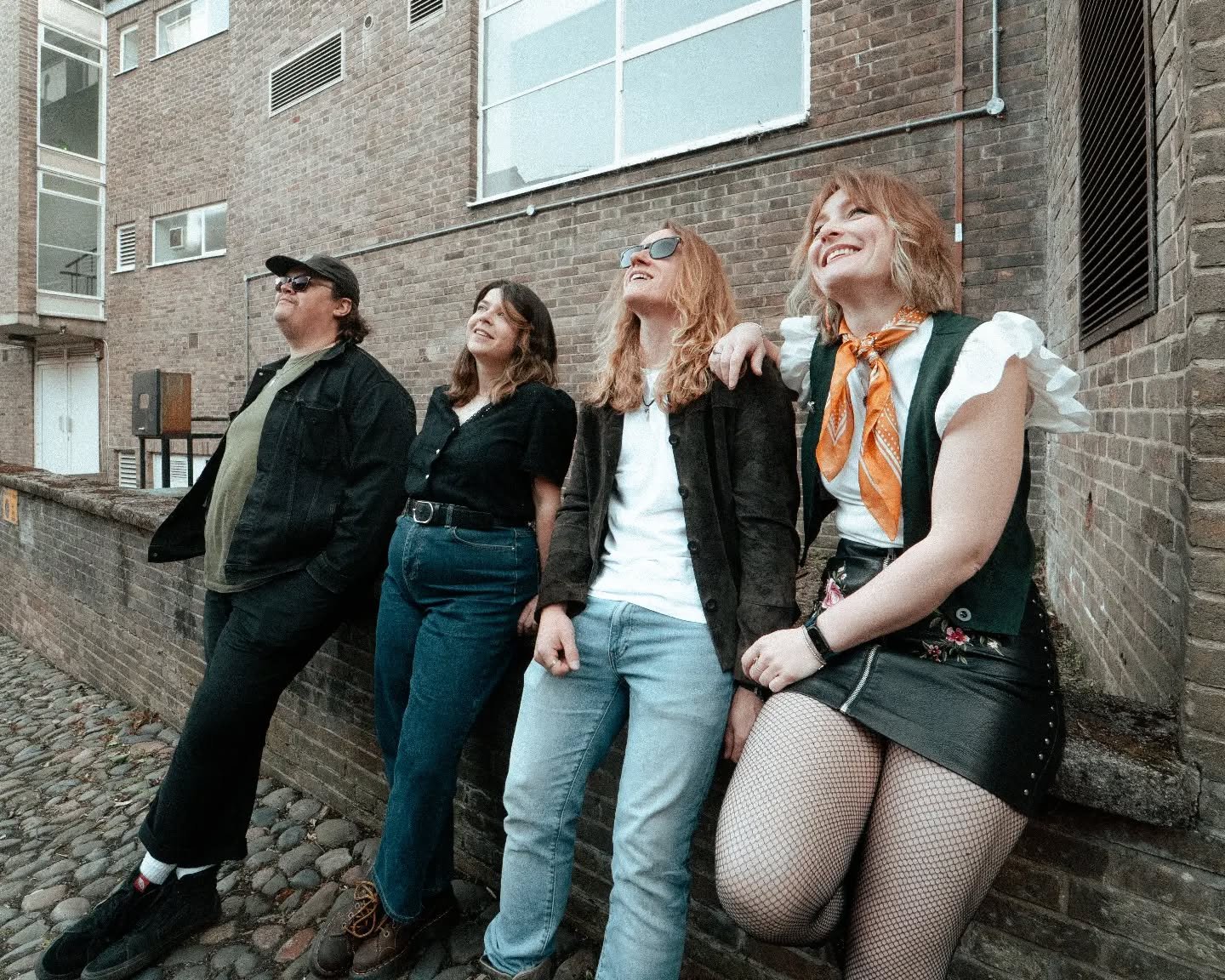 OH MALLIE IS OUT!

Thank you to everyone that has supported us in this release.

@andyfernihough for mixing 🎧

@benjaminonsax for lighting this track up! 🎷

Though he'll probably never see this HUGE thank you to our mentor and producer Simon Jones,