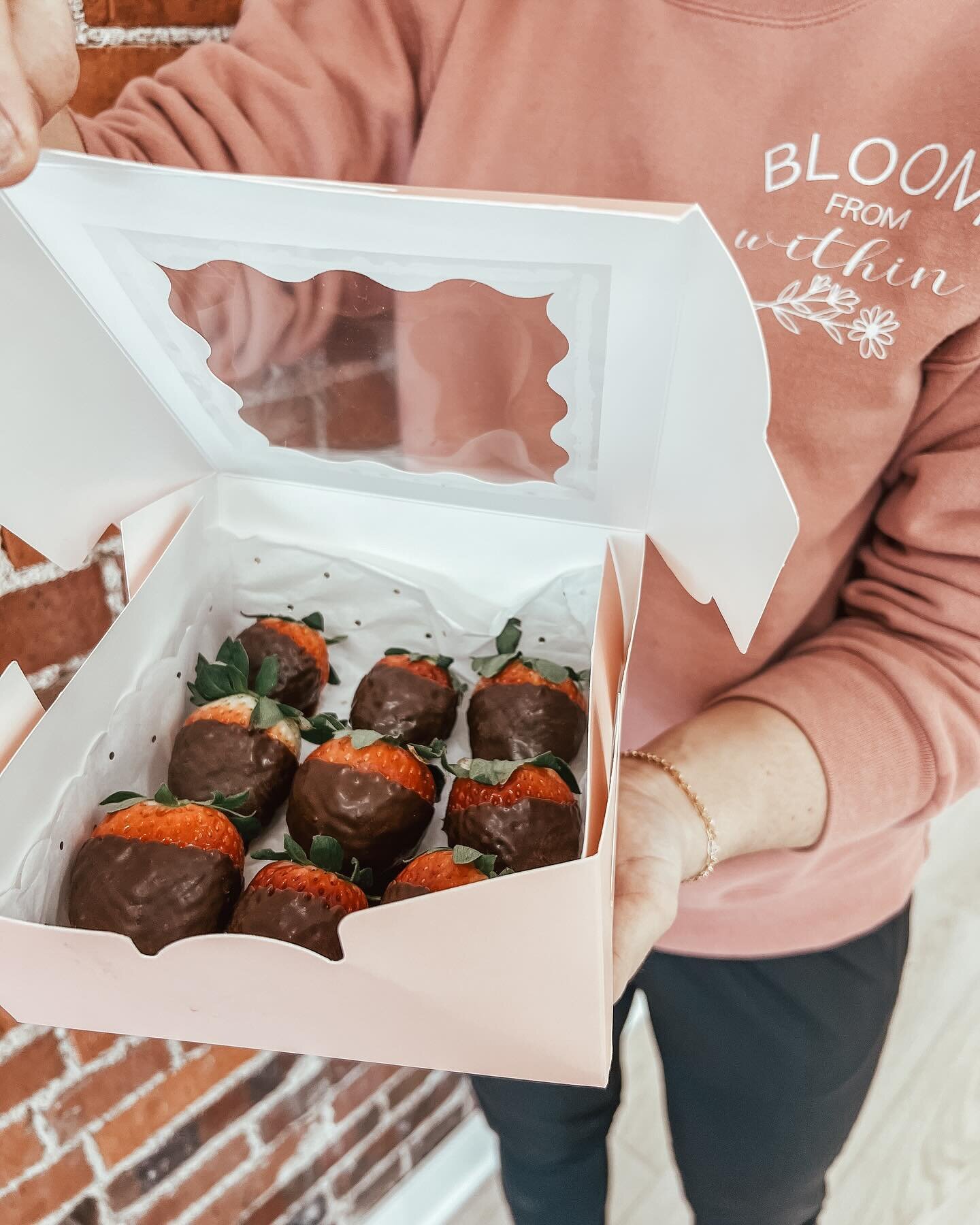Chocolate Covered Strawberry Boxes AVAILABLE! 🍓🍫

Need a last minute treat? We&rsquo;ve had lots of requests for some extra Valentine&rsquo;s Day boxes so we whipped up a few extra boxes of chocolate-covered strawberries! 

Each box is $13 and will