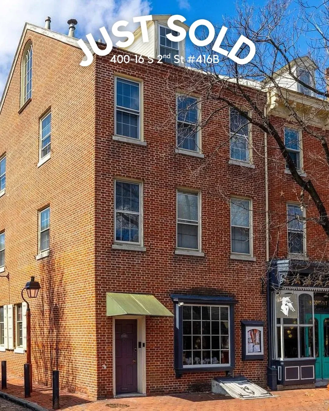 ✨ JUST SOLD ✨

Tucked along a quiet cobblestone street in Society Hill, this 2 bed, 2 bath condo blended historic charm with modern living. From vaulted ceilings and exposed brick to a cozy fireplace and private outdoor space. 

With the right strate